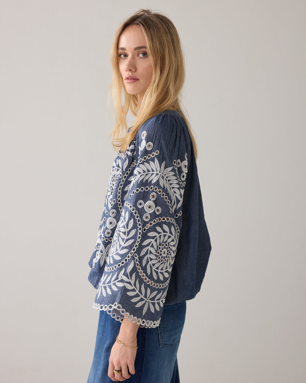 Chambray top borduur