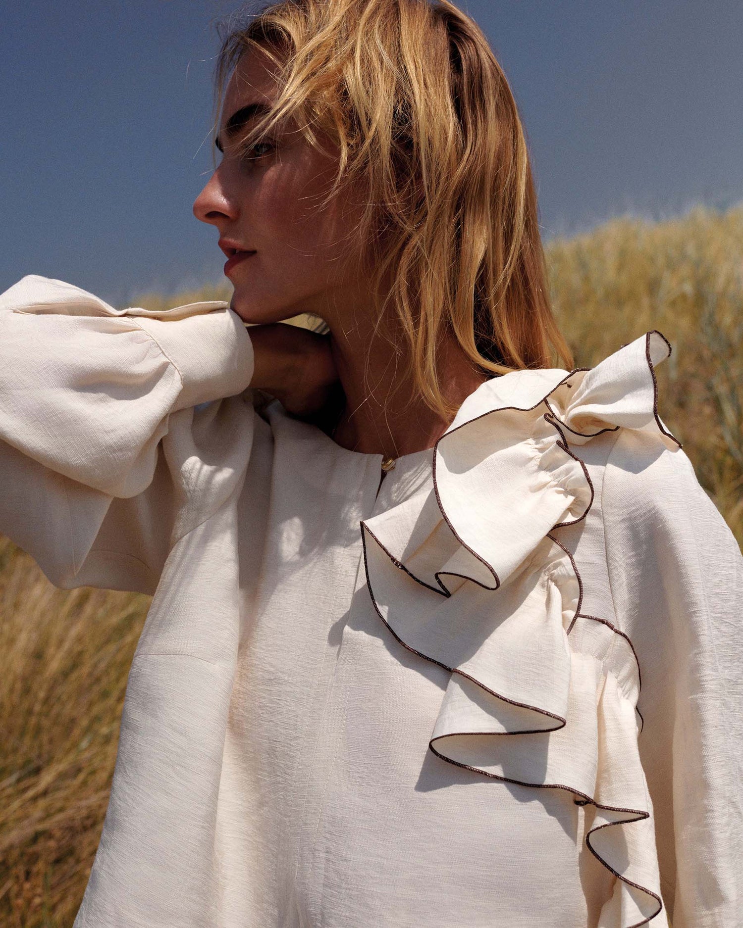 Oberteil aus Leinenblend mit Rüsche