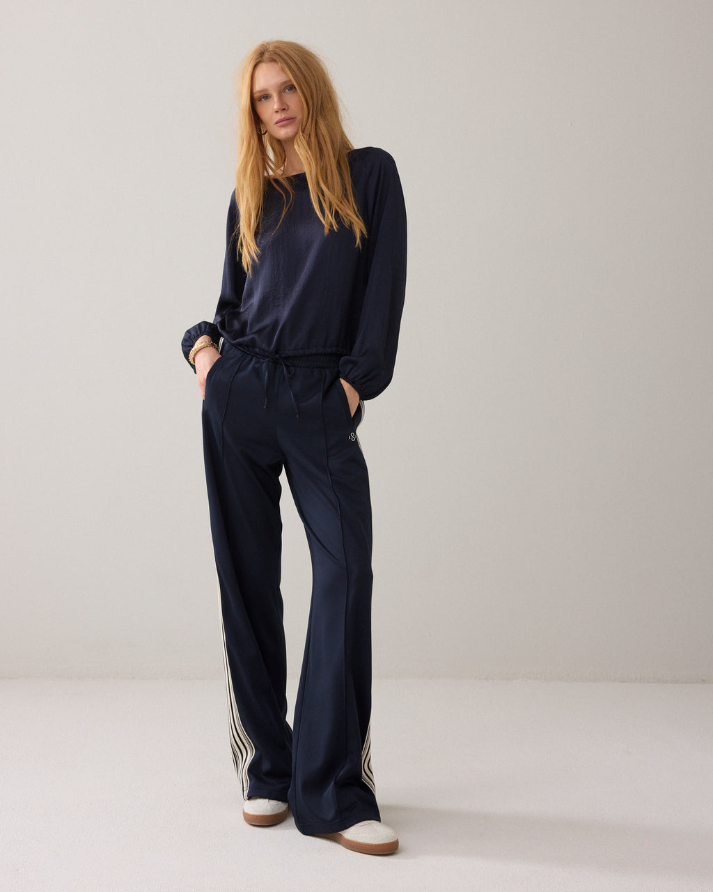 Silky top met boothals
