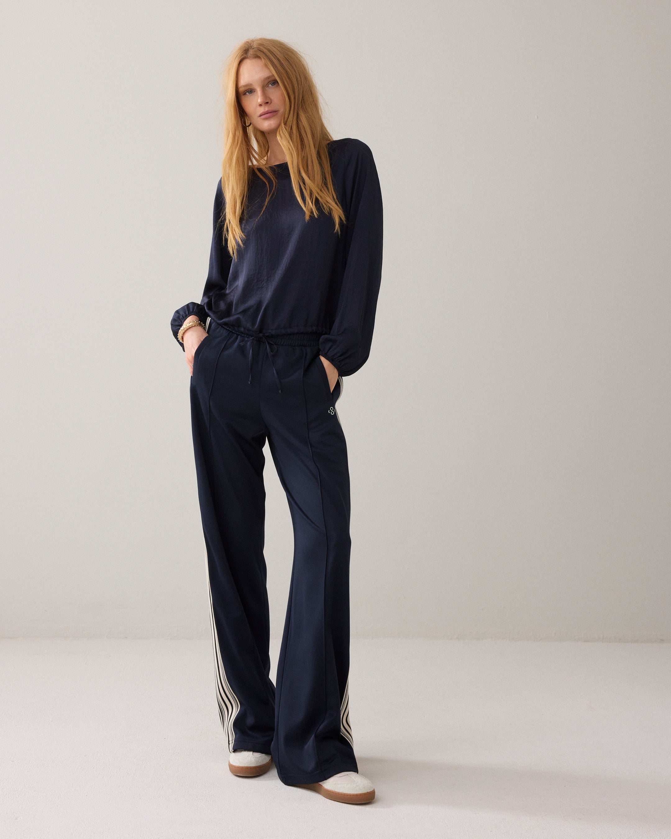 Silky top met boothals