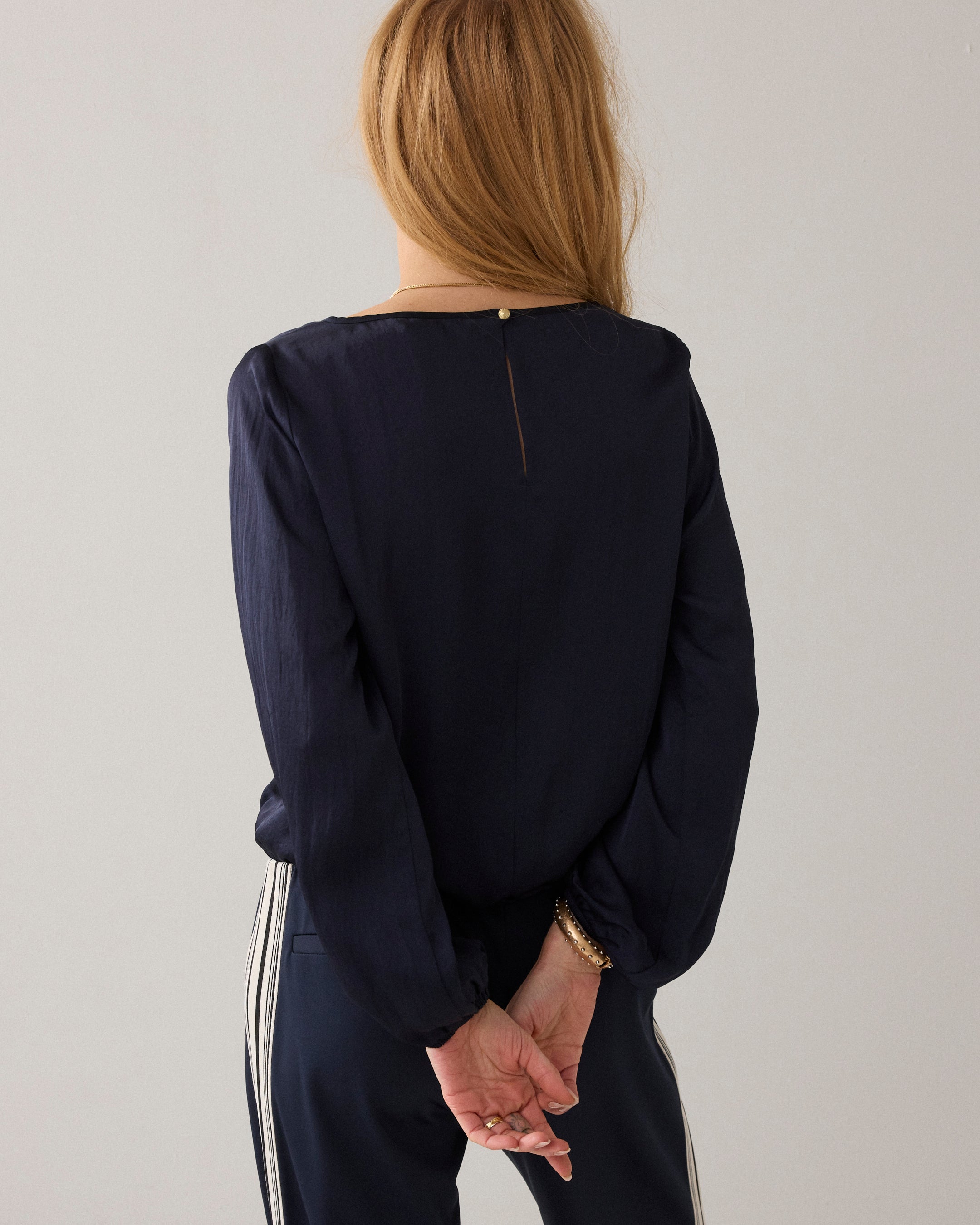 Silky top met boothals