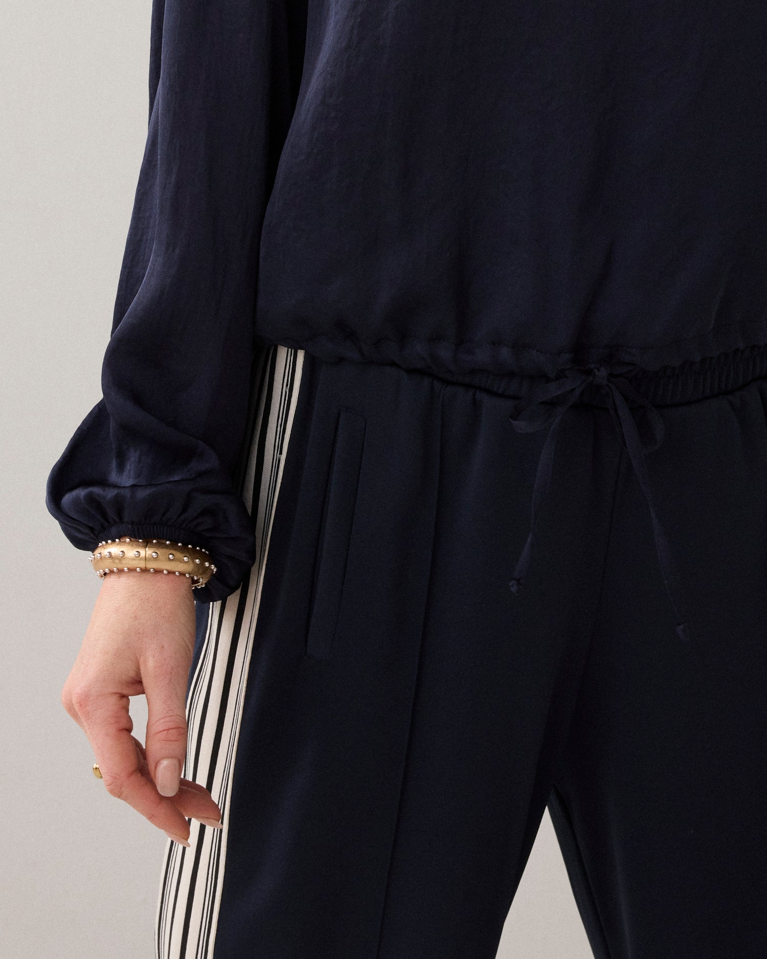 Silky top with boat neck