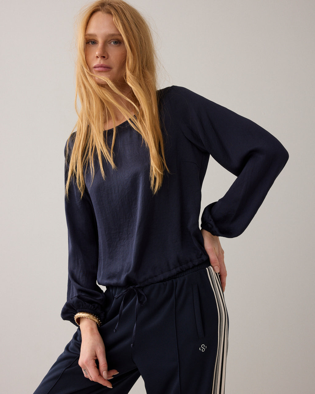 Silky top met boothals