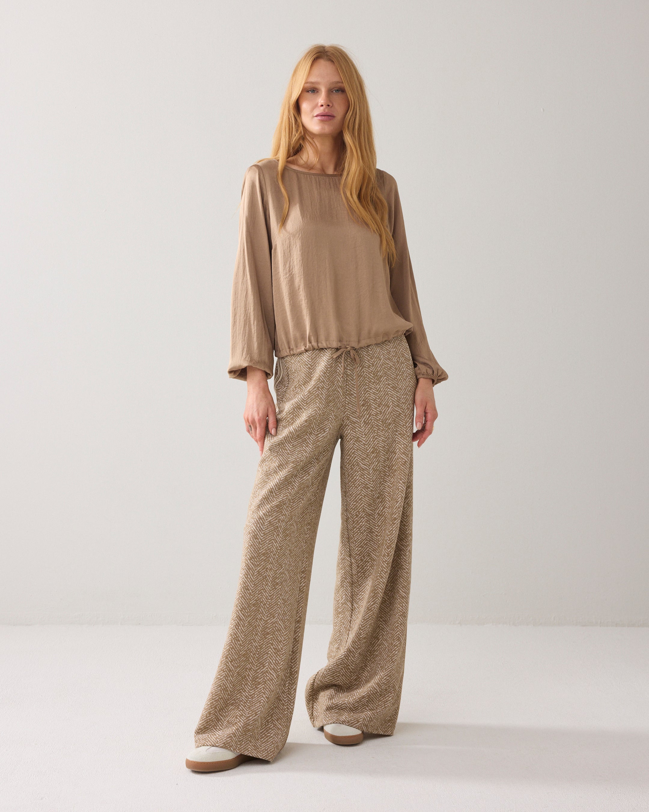 Silky top met boothals
