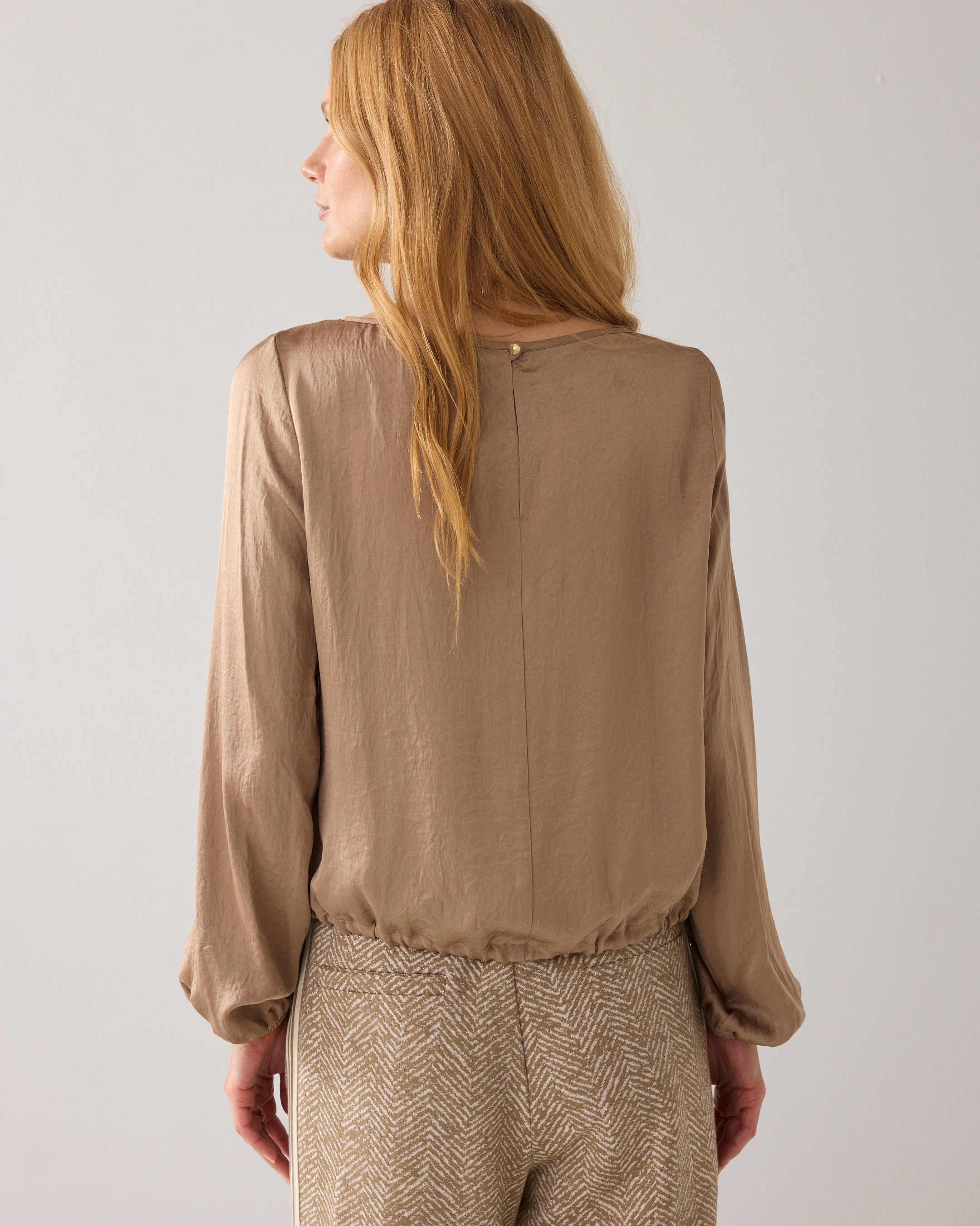 Silky top met boothals