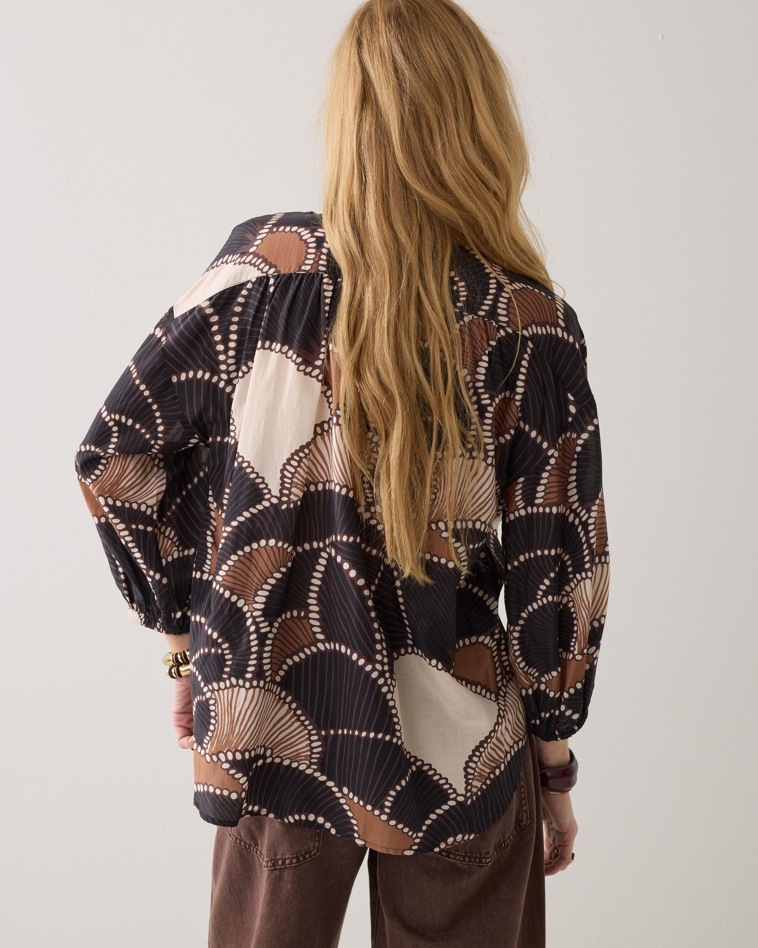 Loose-fitting blouse with print