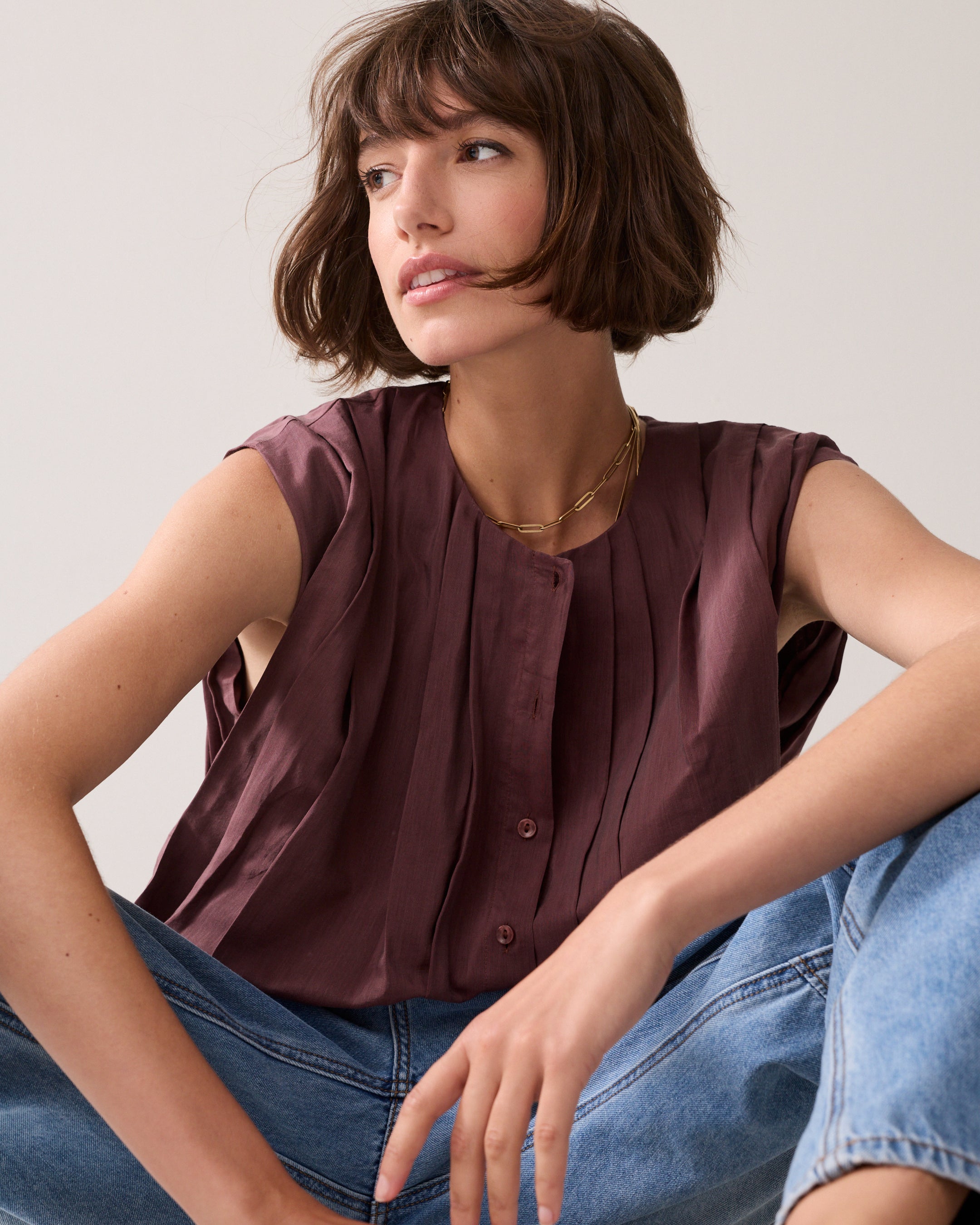Pleated blouse with sheen