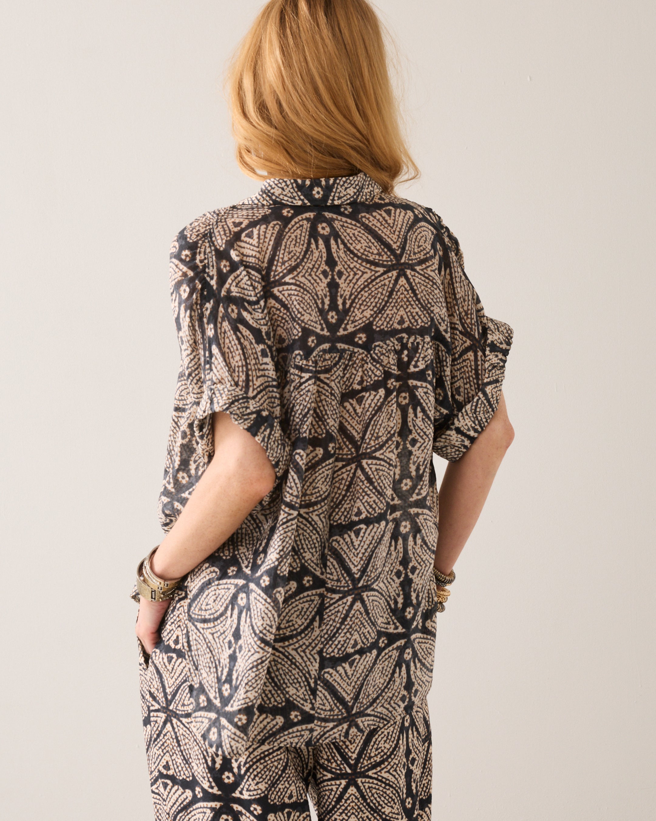 Wear-your-way blouse with print