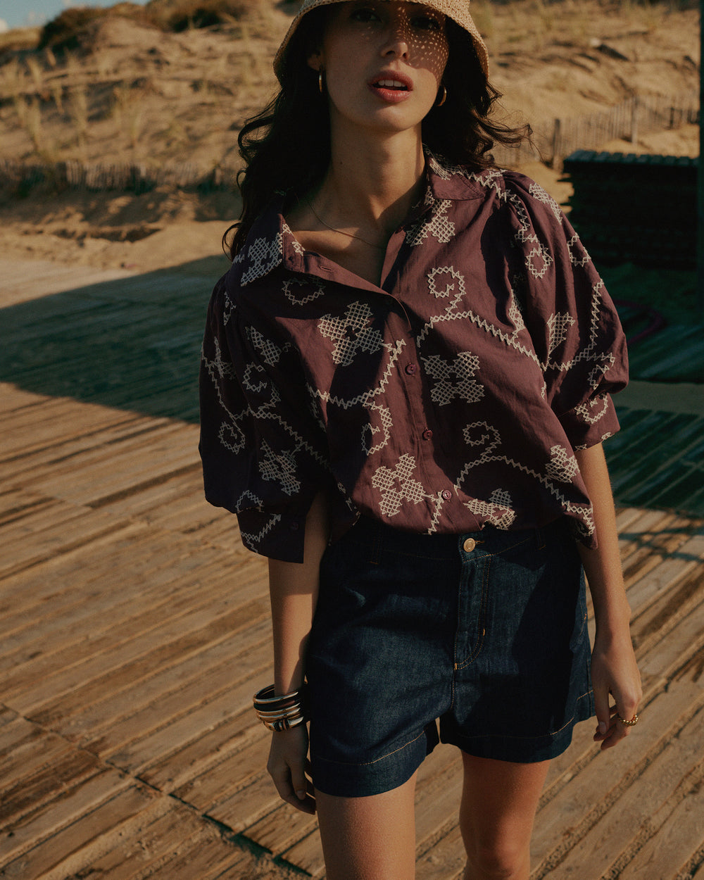 Geborduurde blouse contrast