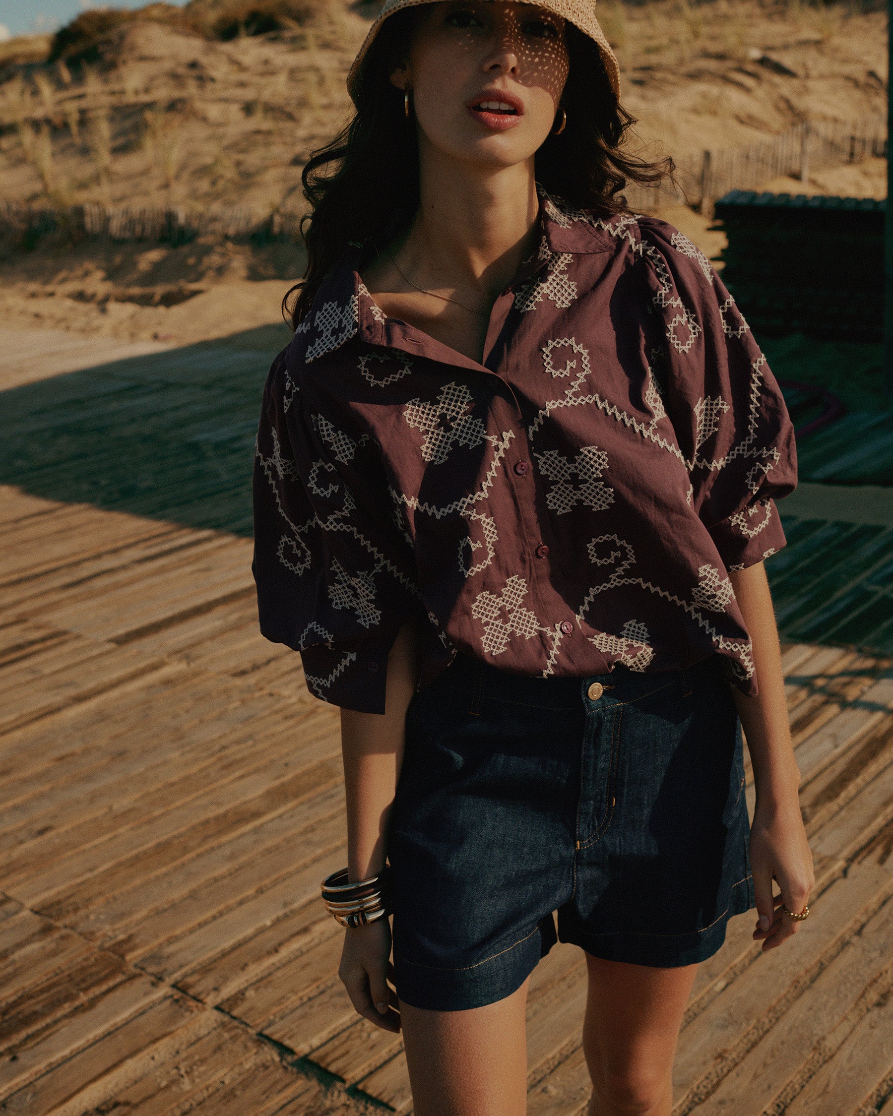 Geborduurde blouse contrast