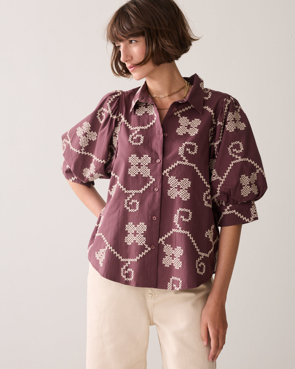 Geborduurde blouse contrast