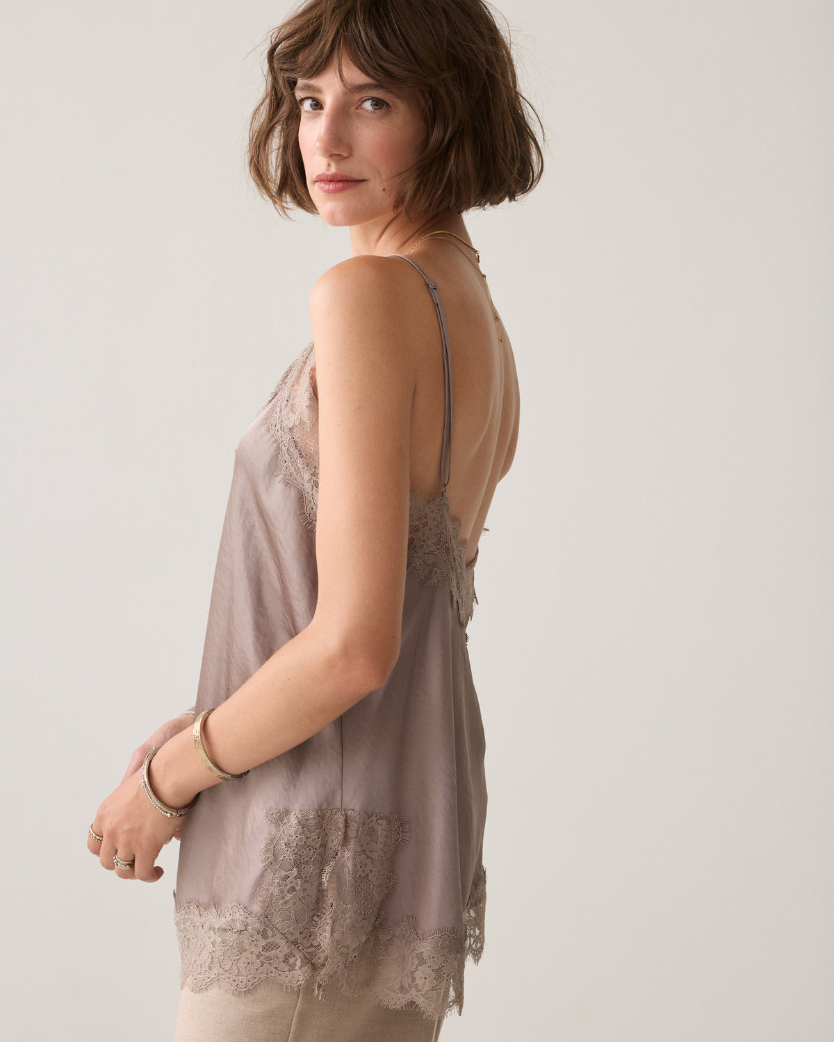 Satijnen singlet met kant
