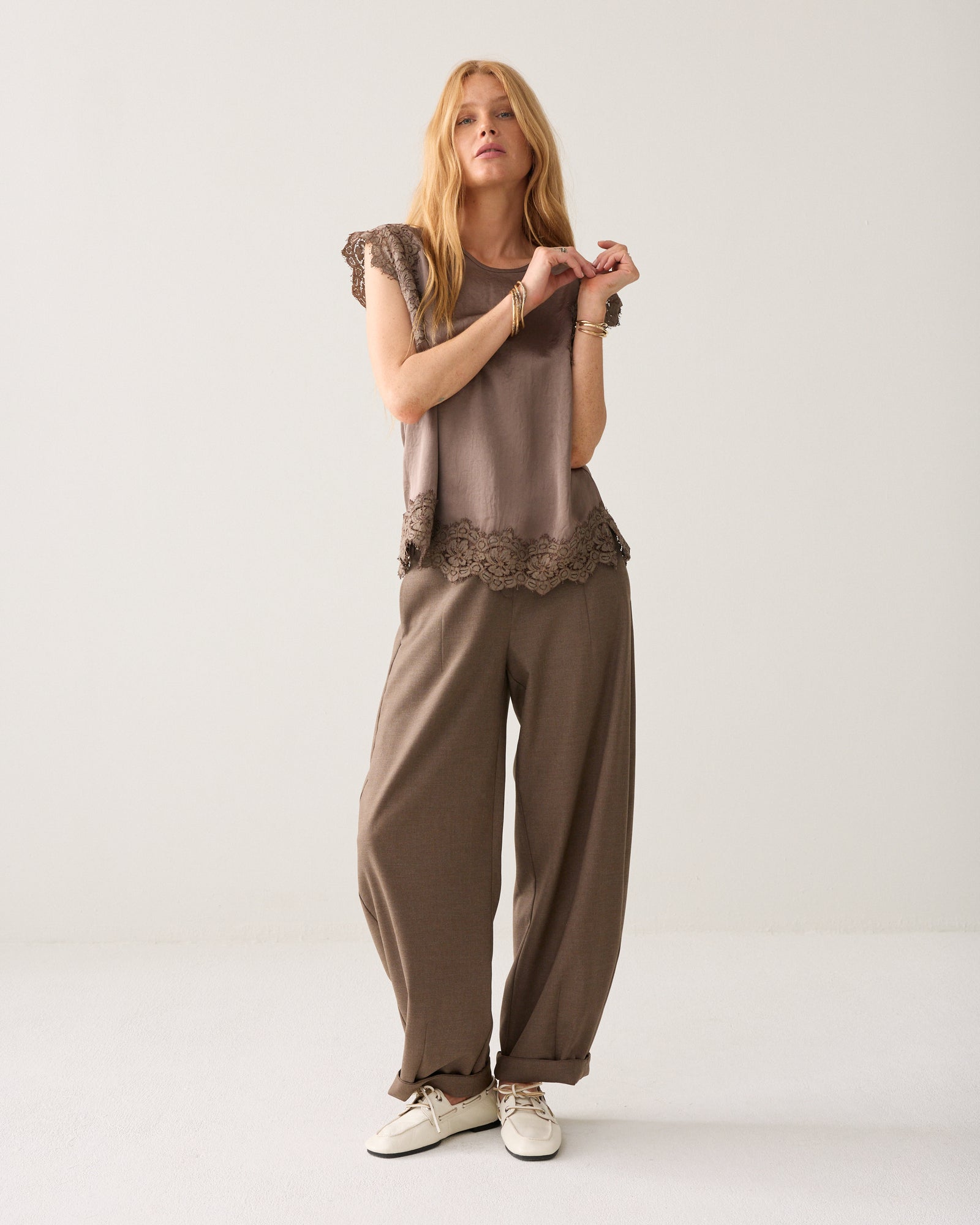 Sleeveless top with lace