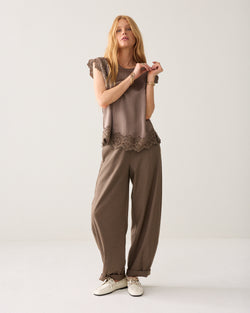 Sleeveless top with lace
