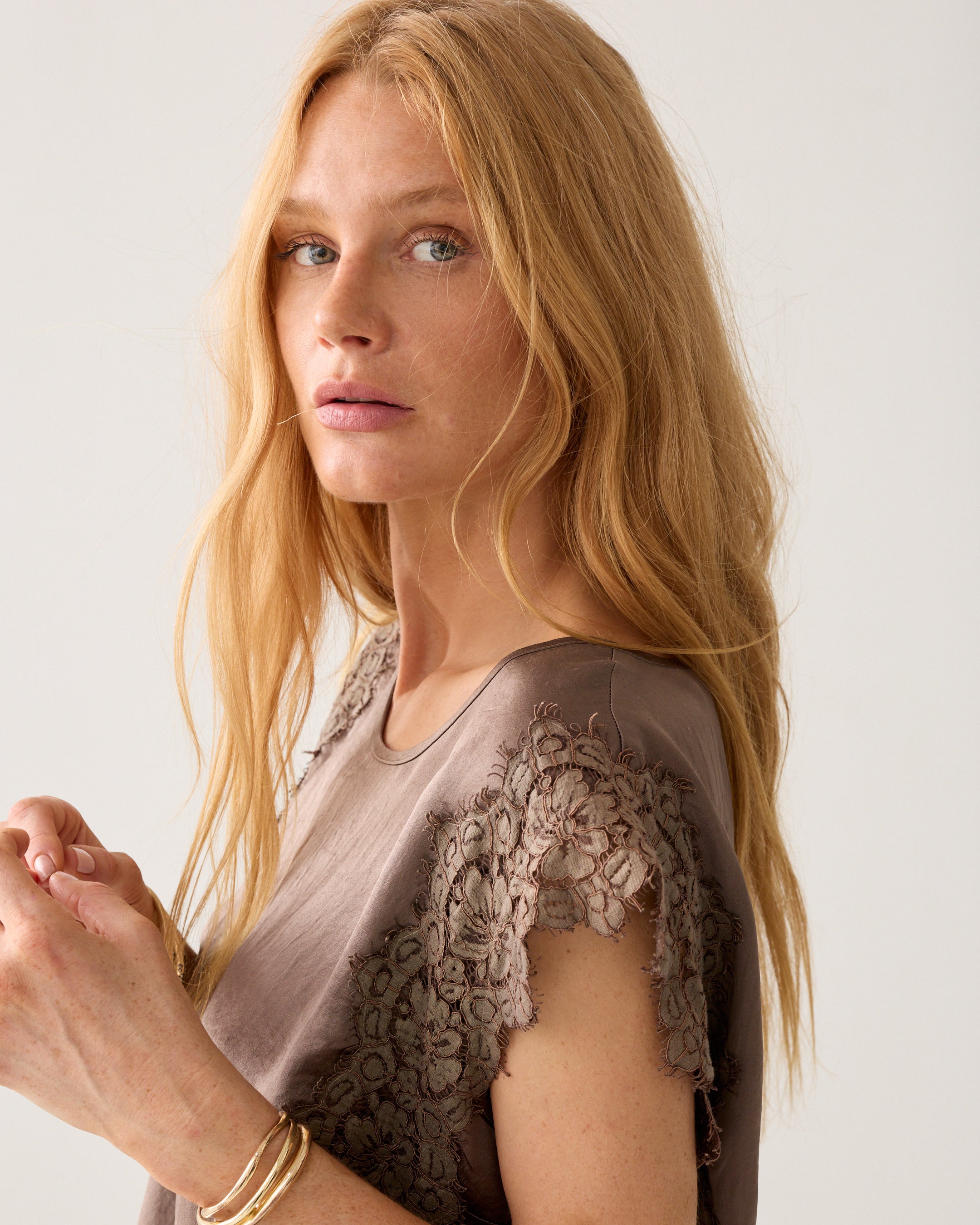 Sleeveless top with lace