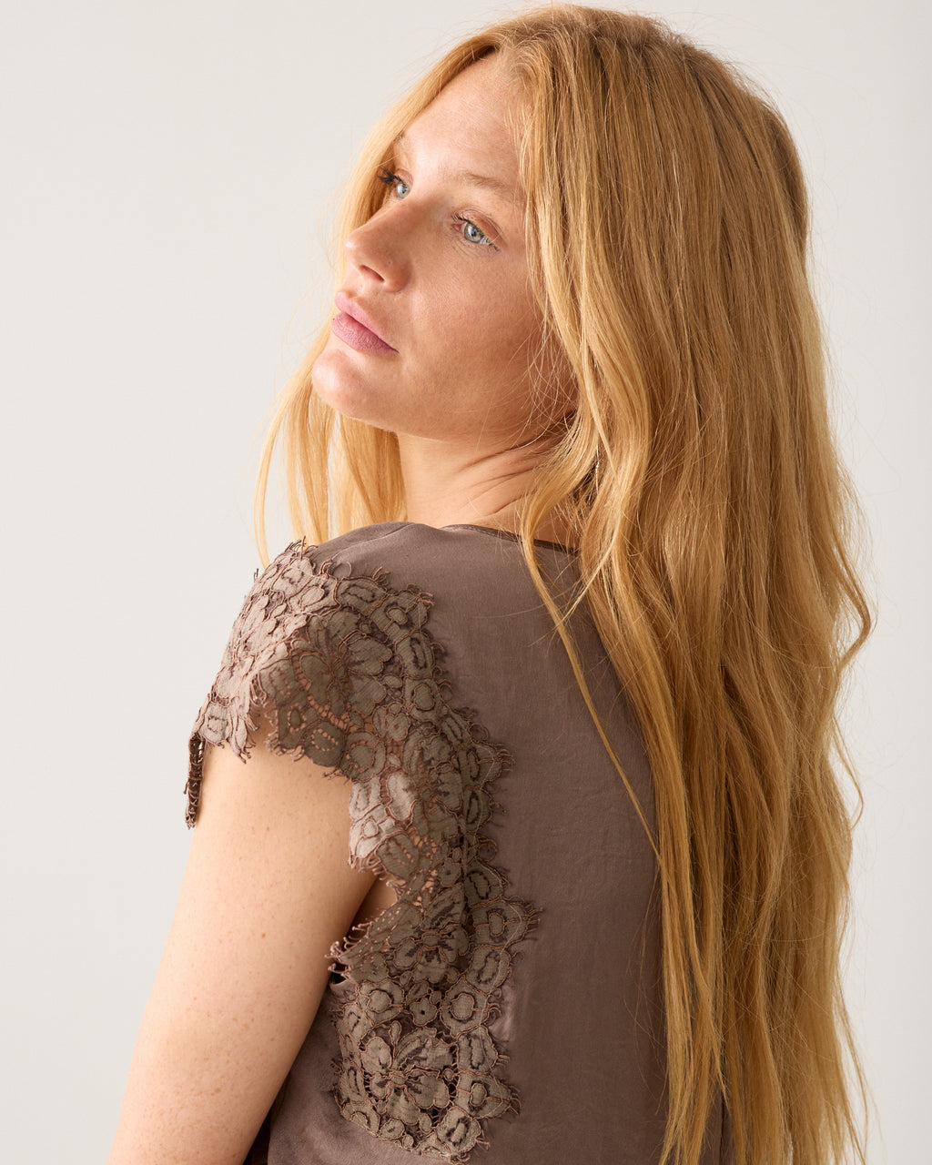 Sleeveless top with lace