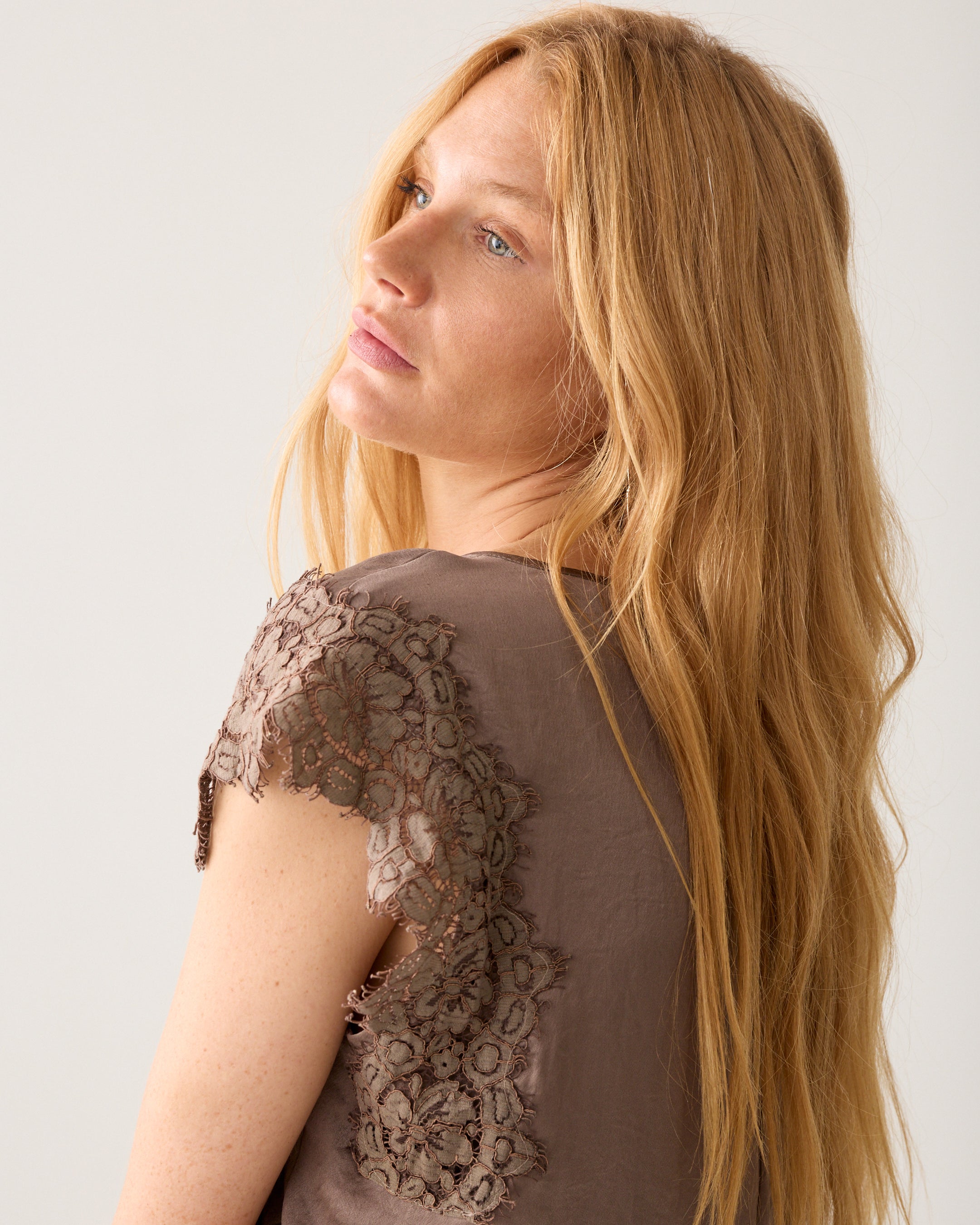 Sleeveless top with lace