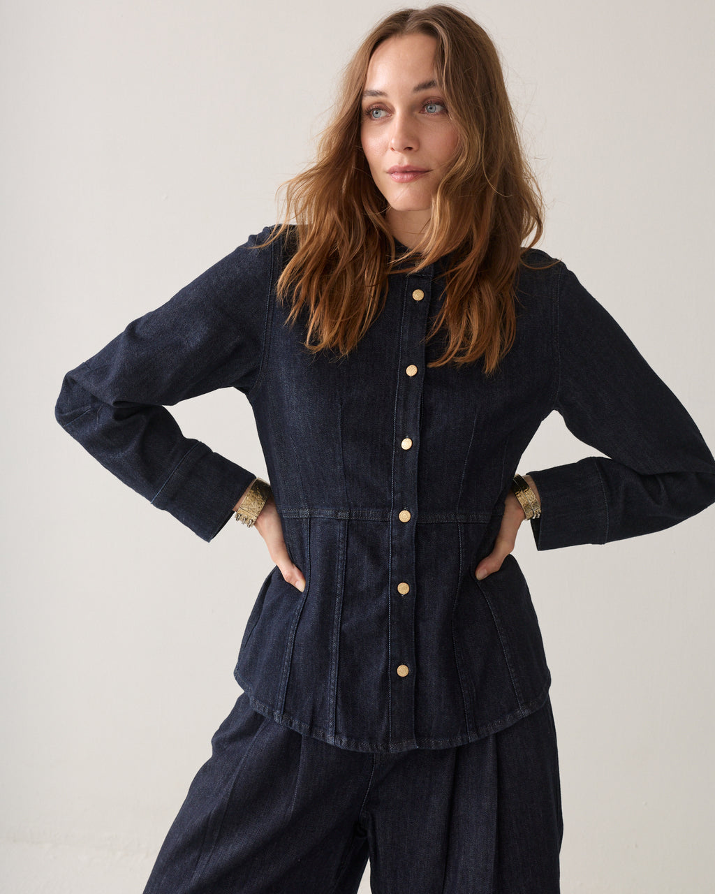 Fitted blouse with a bow