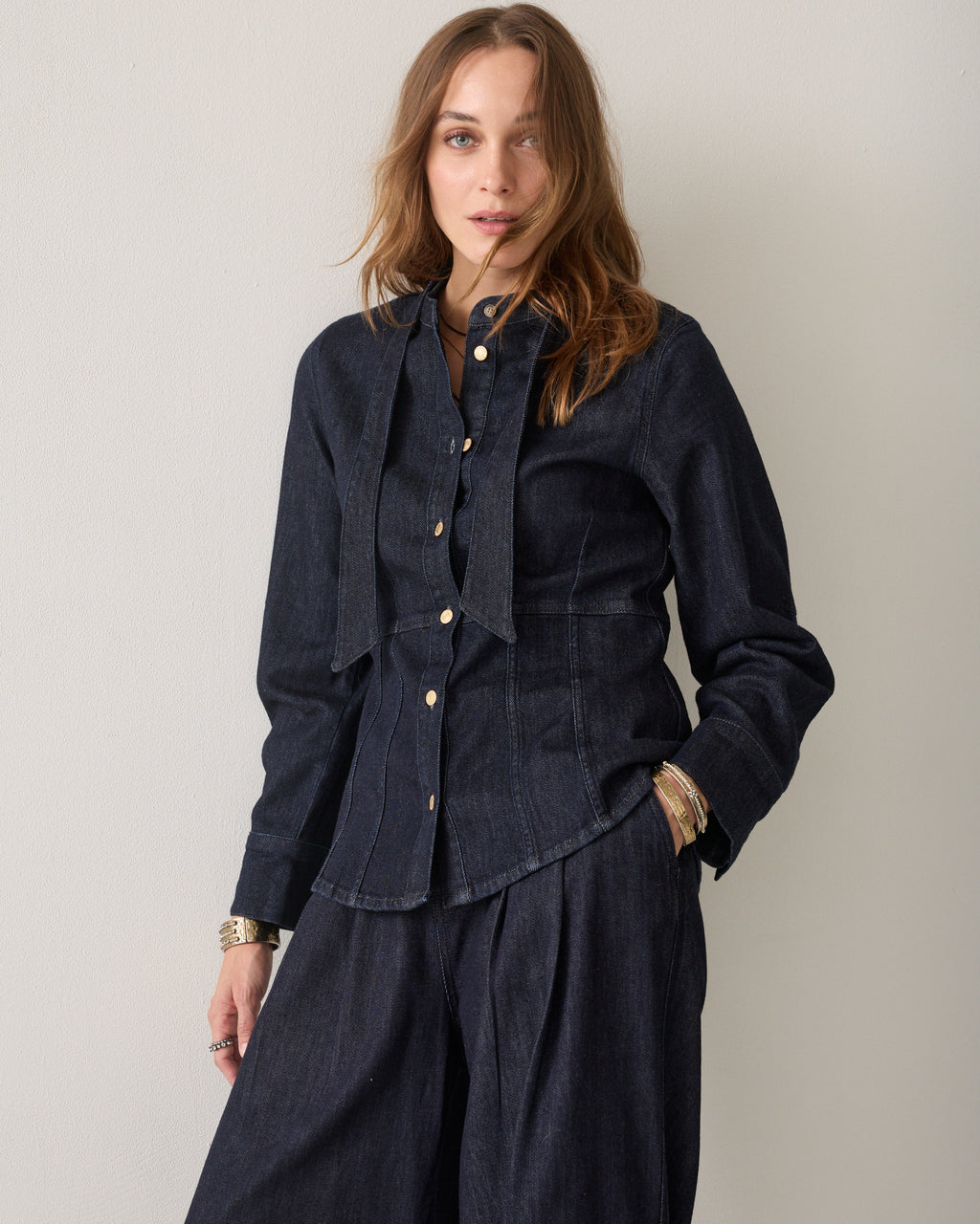 Fitted blouse with a bow