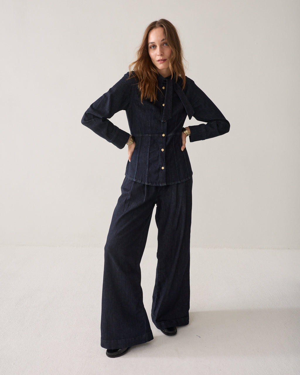 Fitted blouse with a bow