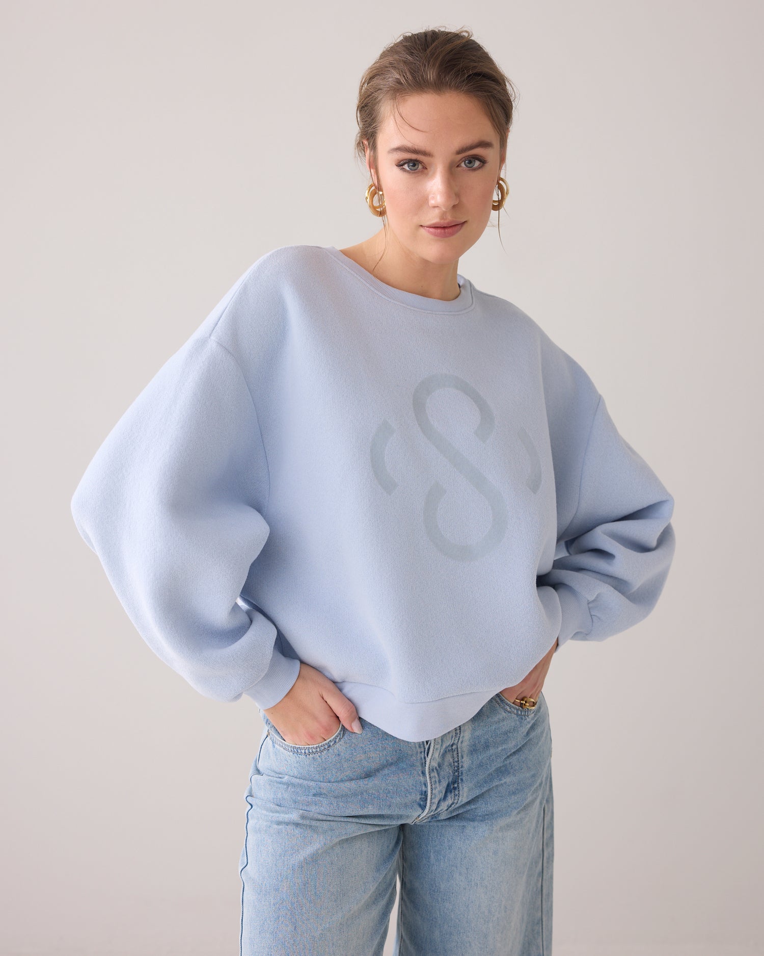 Casual sweater met strass logo