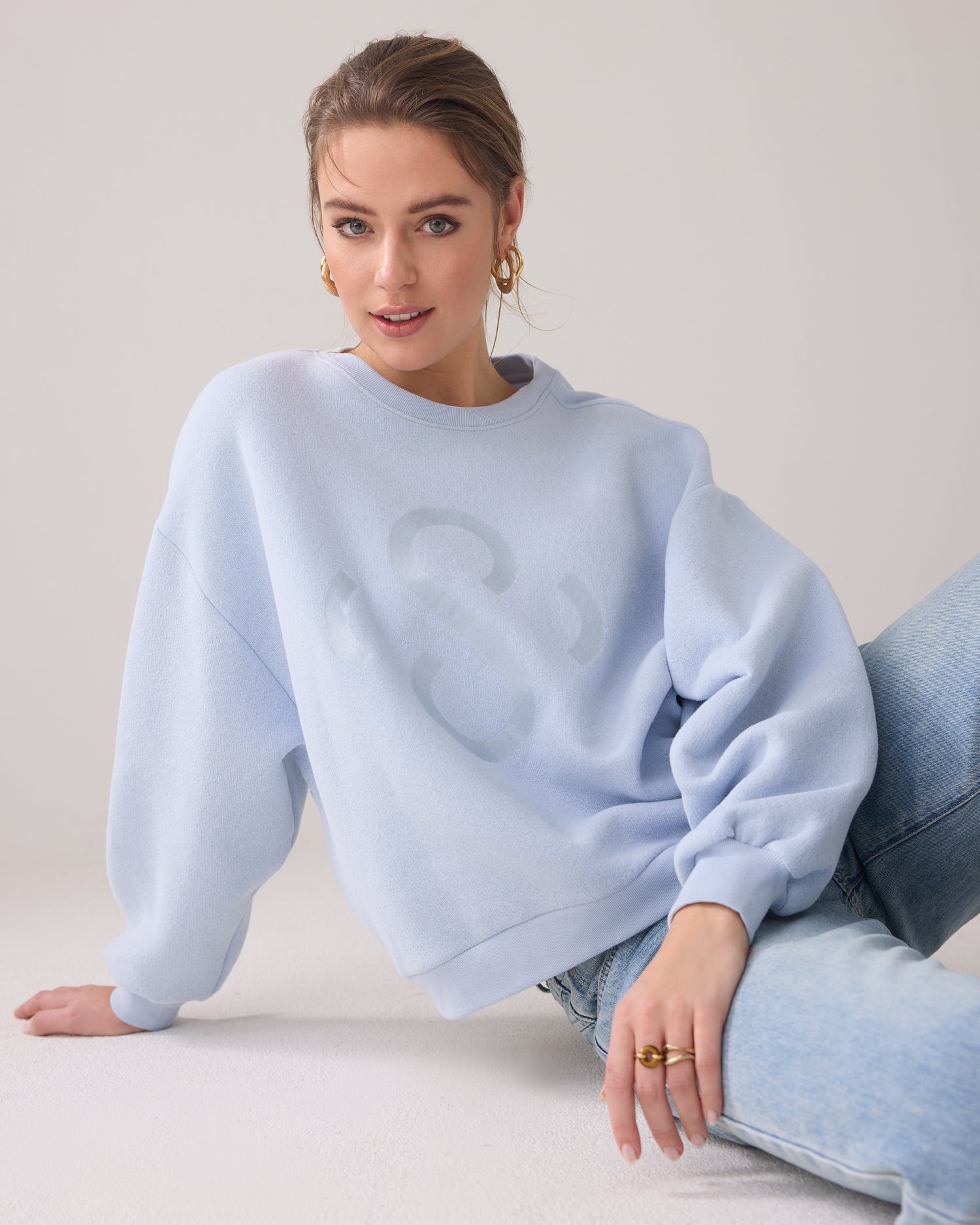 Casual sweater met strass logo