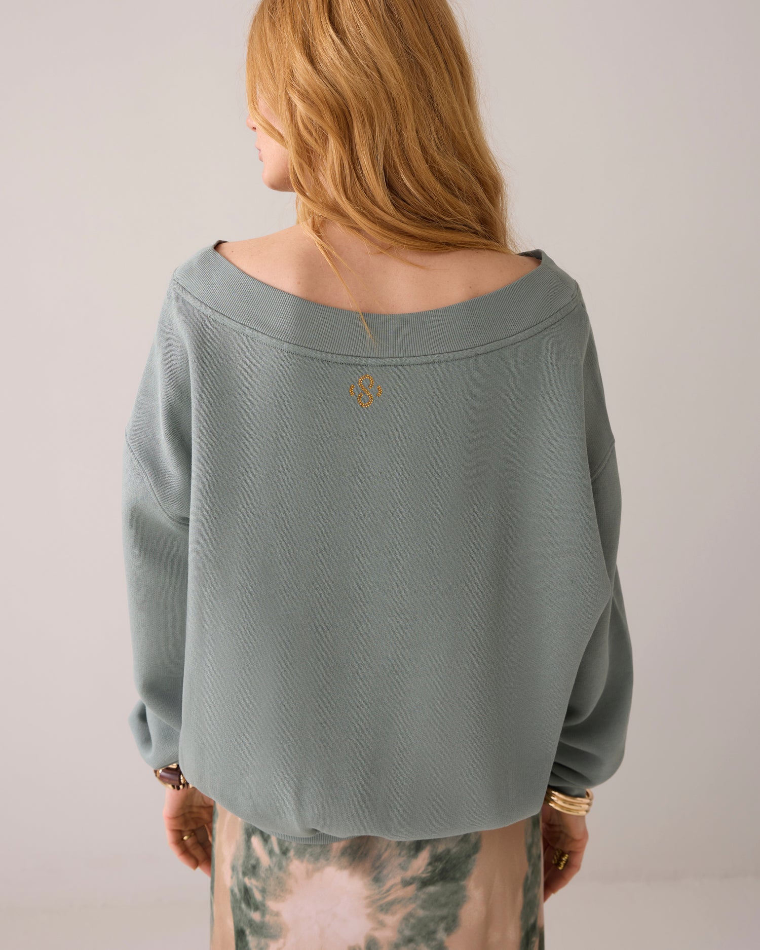 Off shoulder sweatershirt