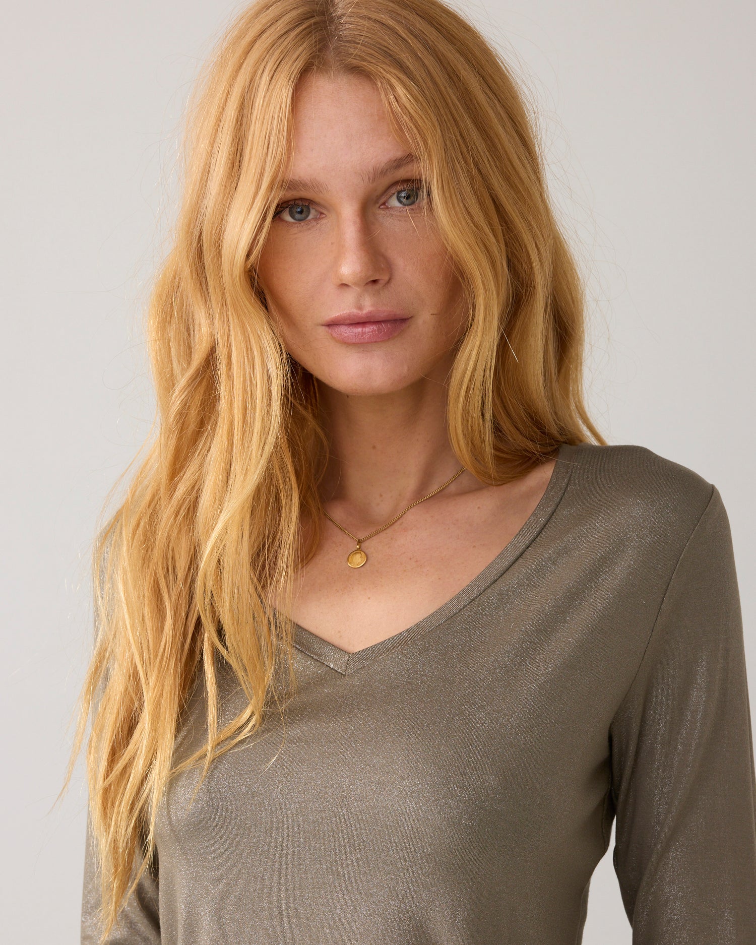 Shiny V-neck long-sleeved top