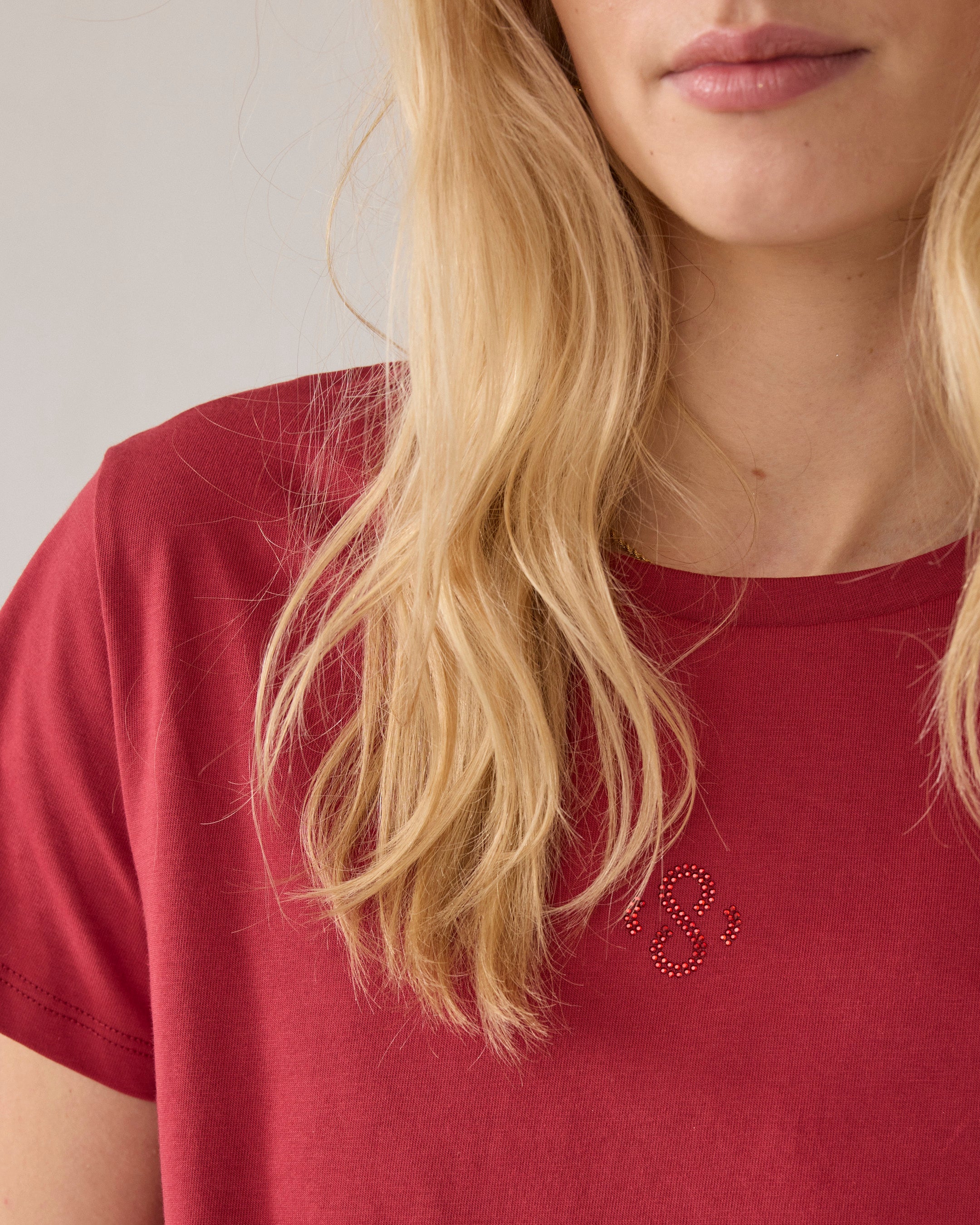 T-shirt met strass logo