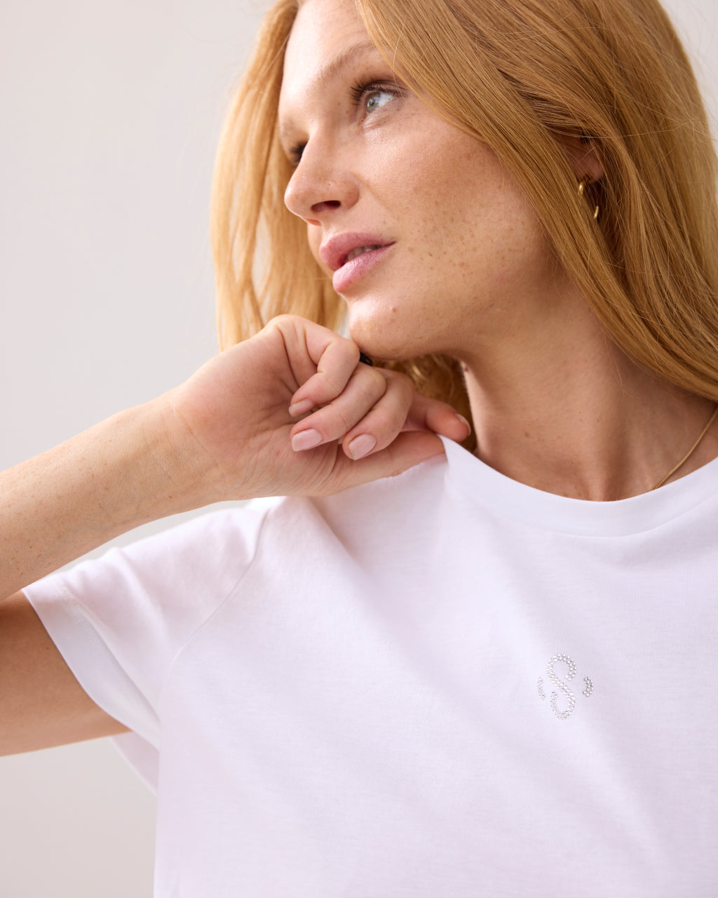 T-shirt met strass logo