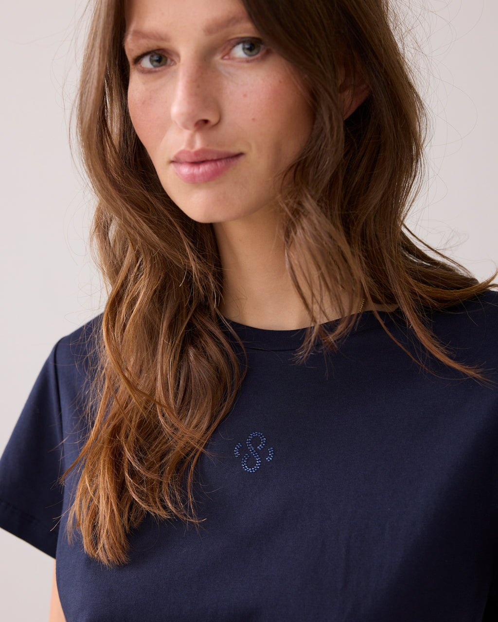 T-shirt met strass logo
