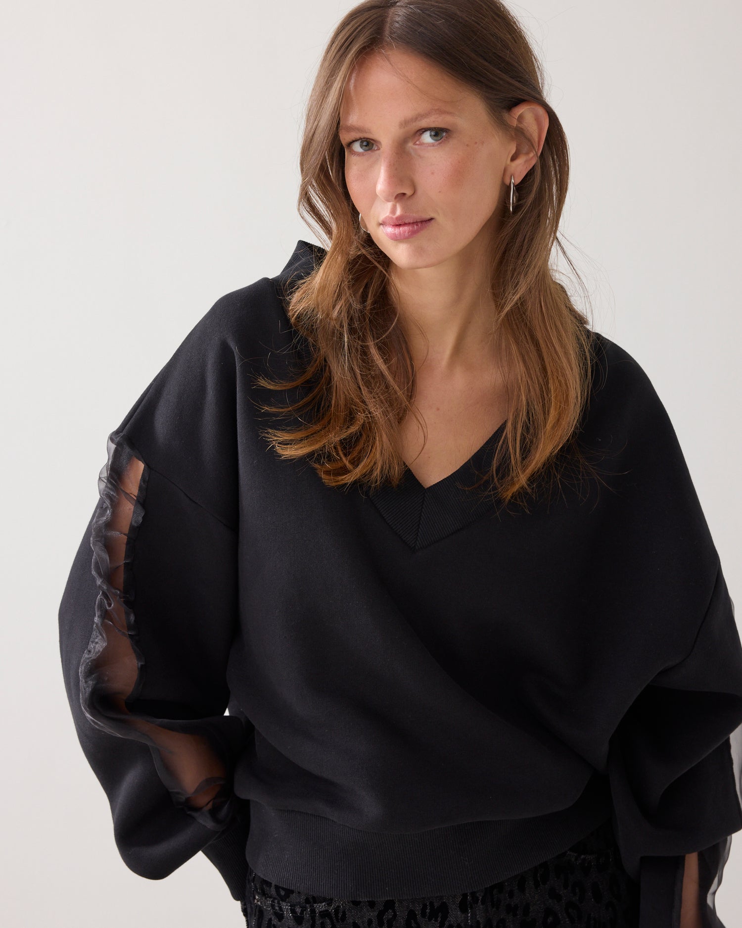 Sweatshirt with voile