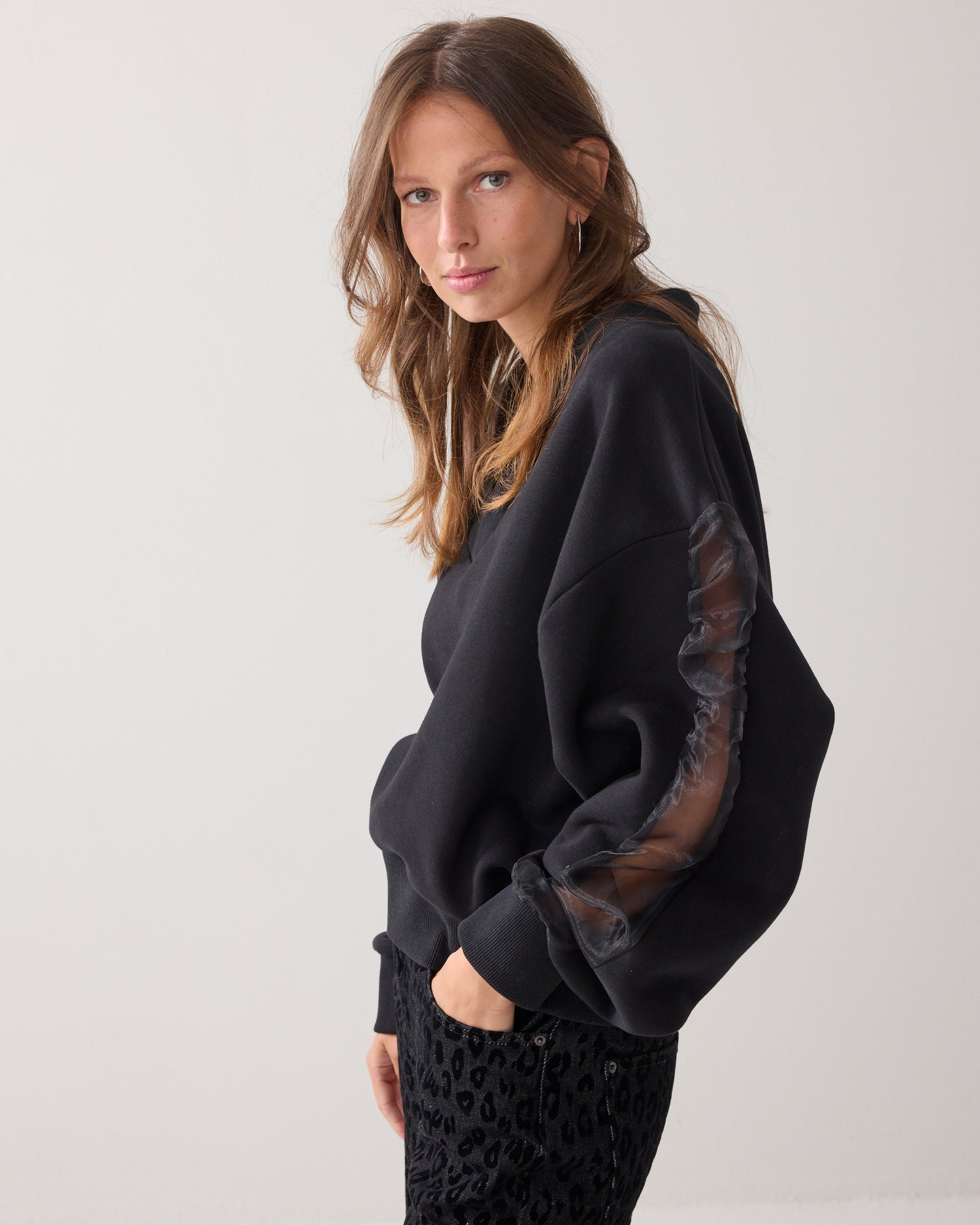 Sweatshirt with voile