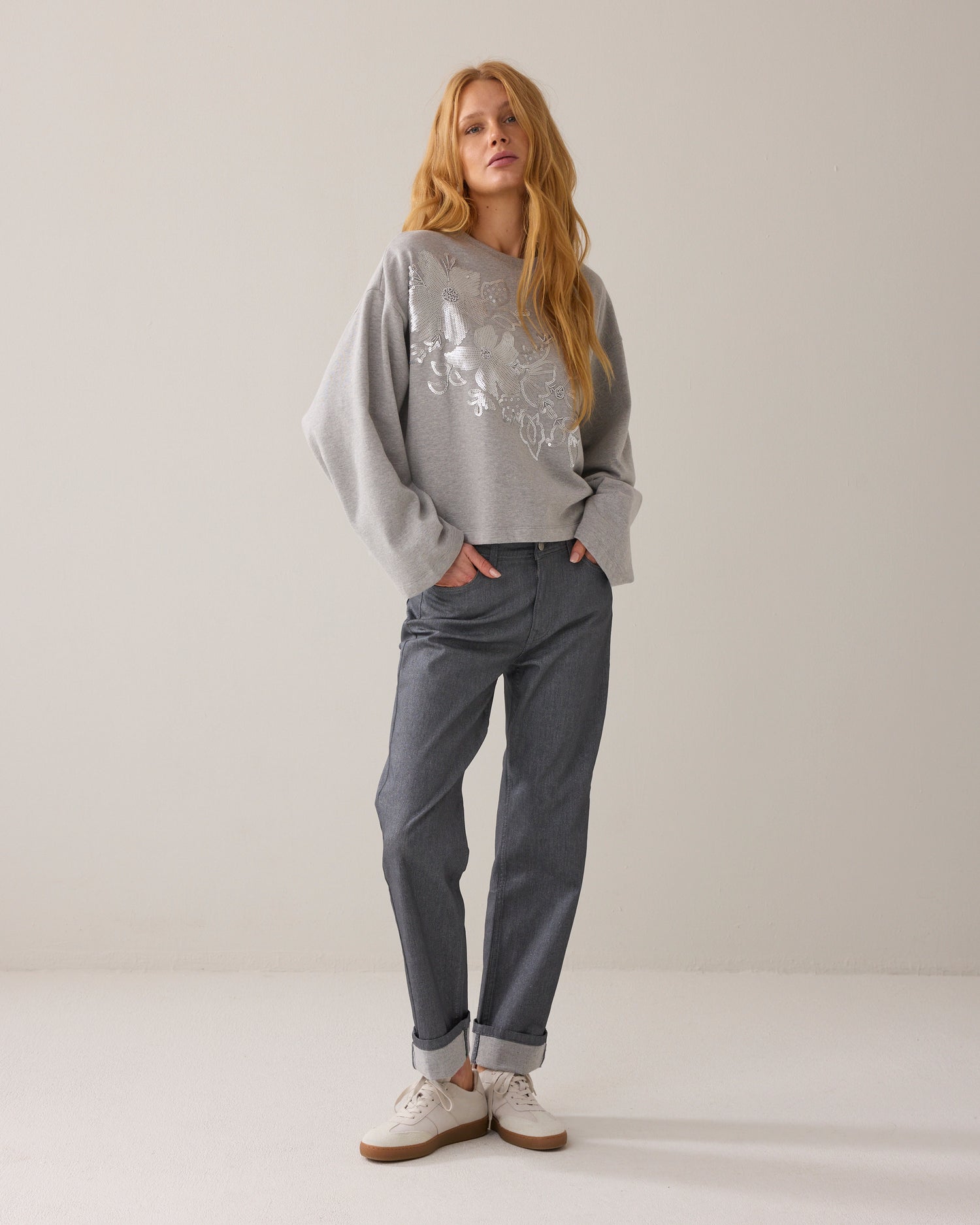 Oversized jumper with embroidery