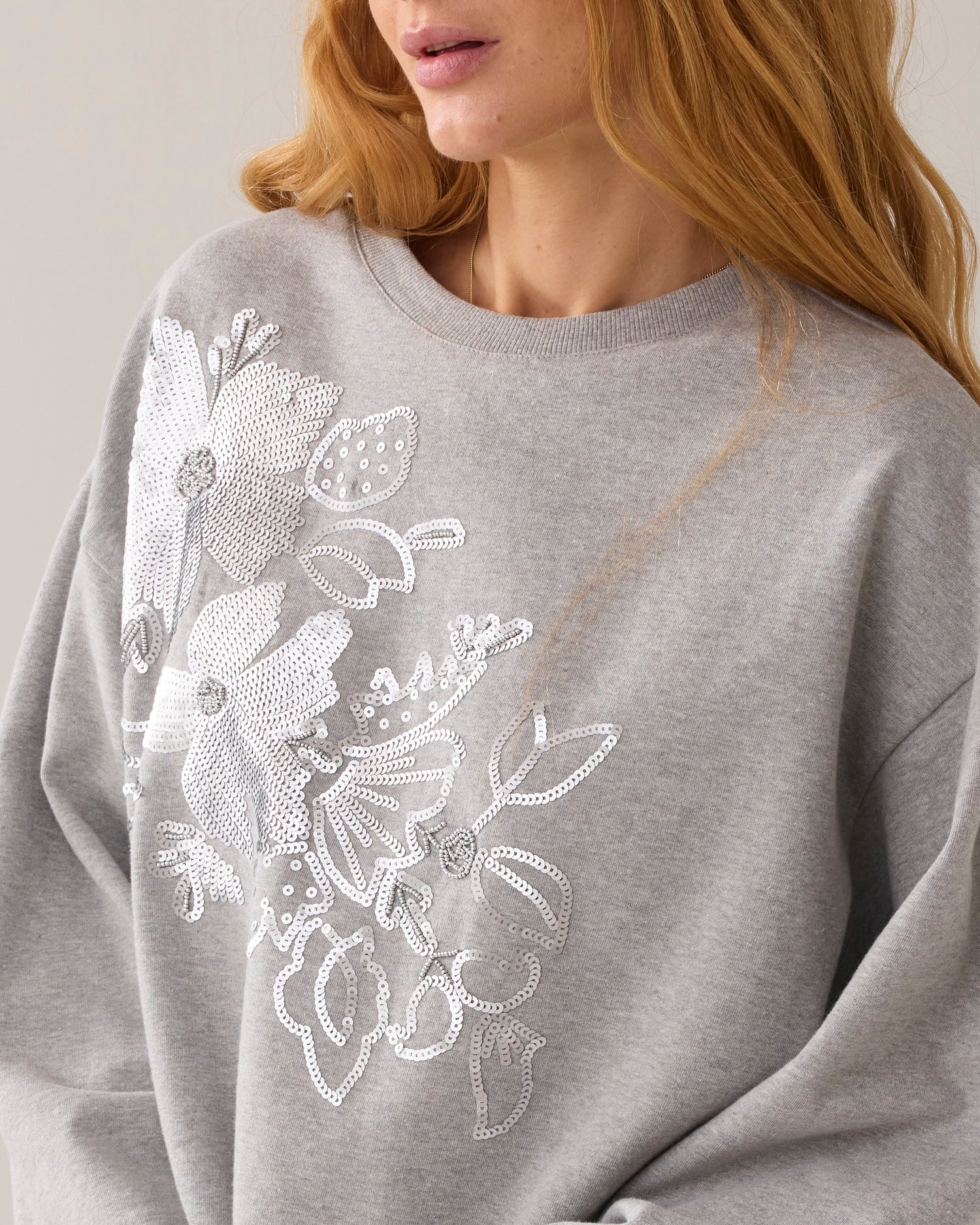 Oversized jumper with embroidery