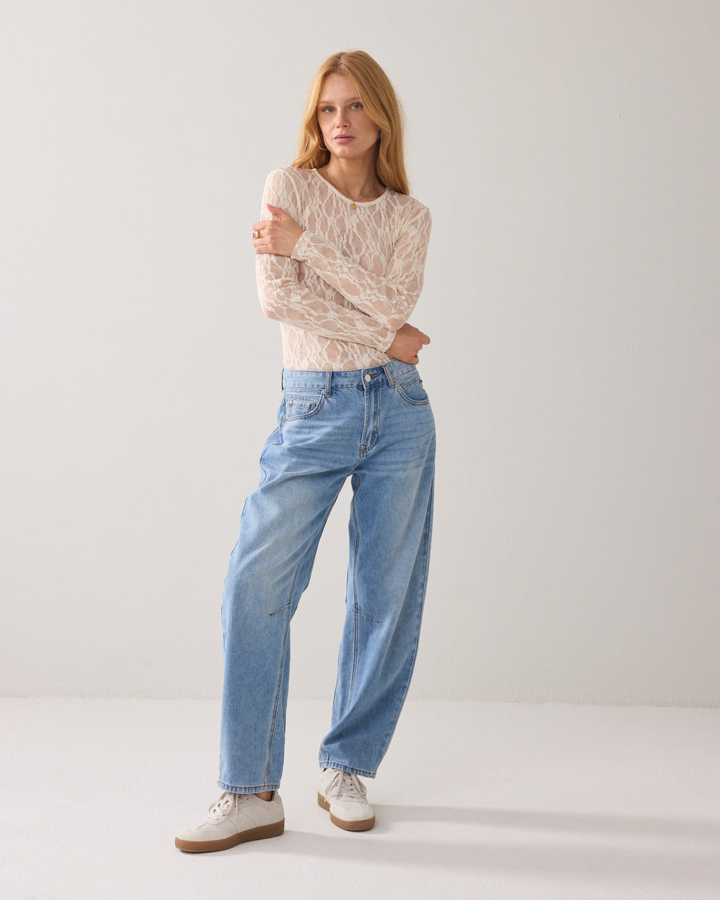 Top in stretch lace