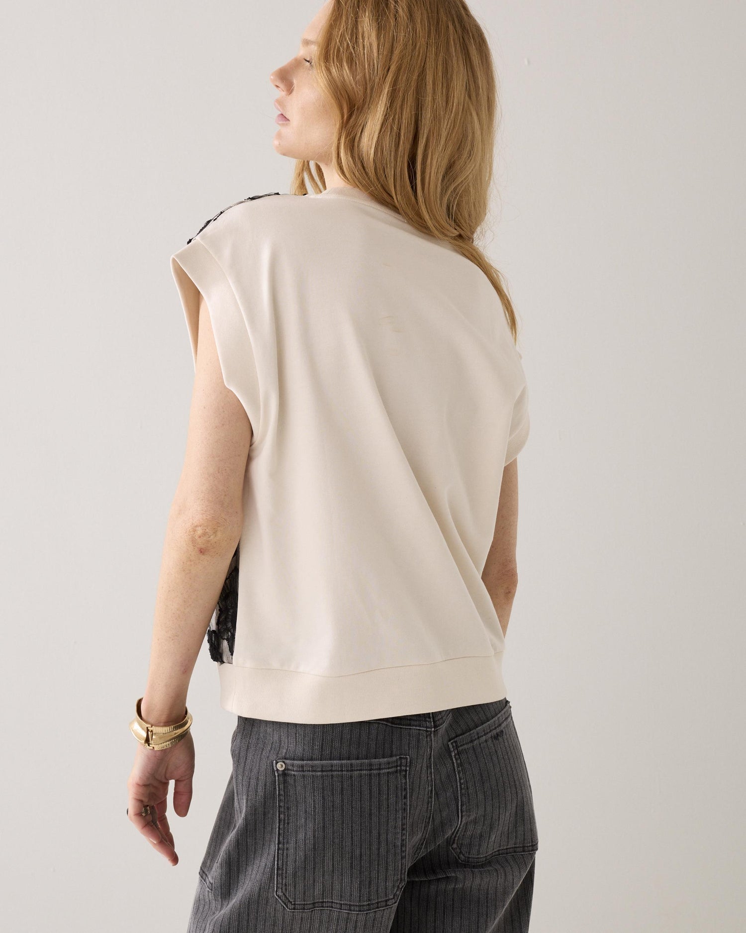 Sweater sans manches avec dentelle