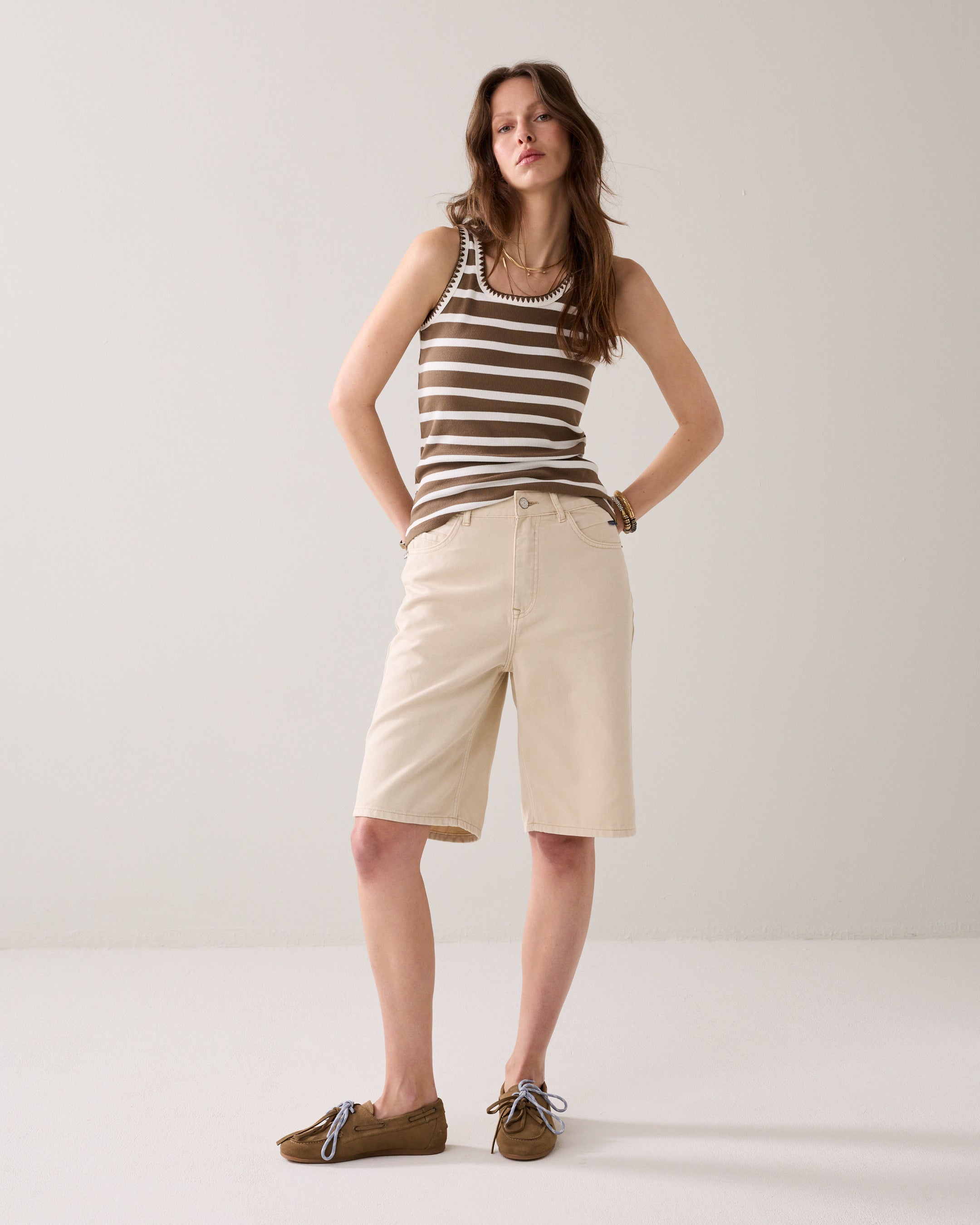 Denim raw-edge jorts