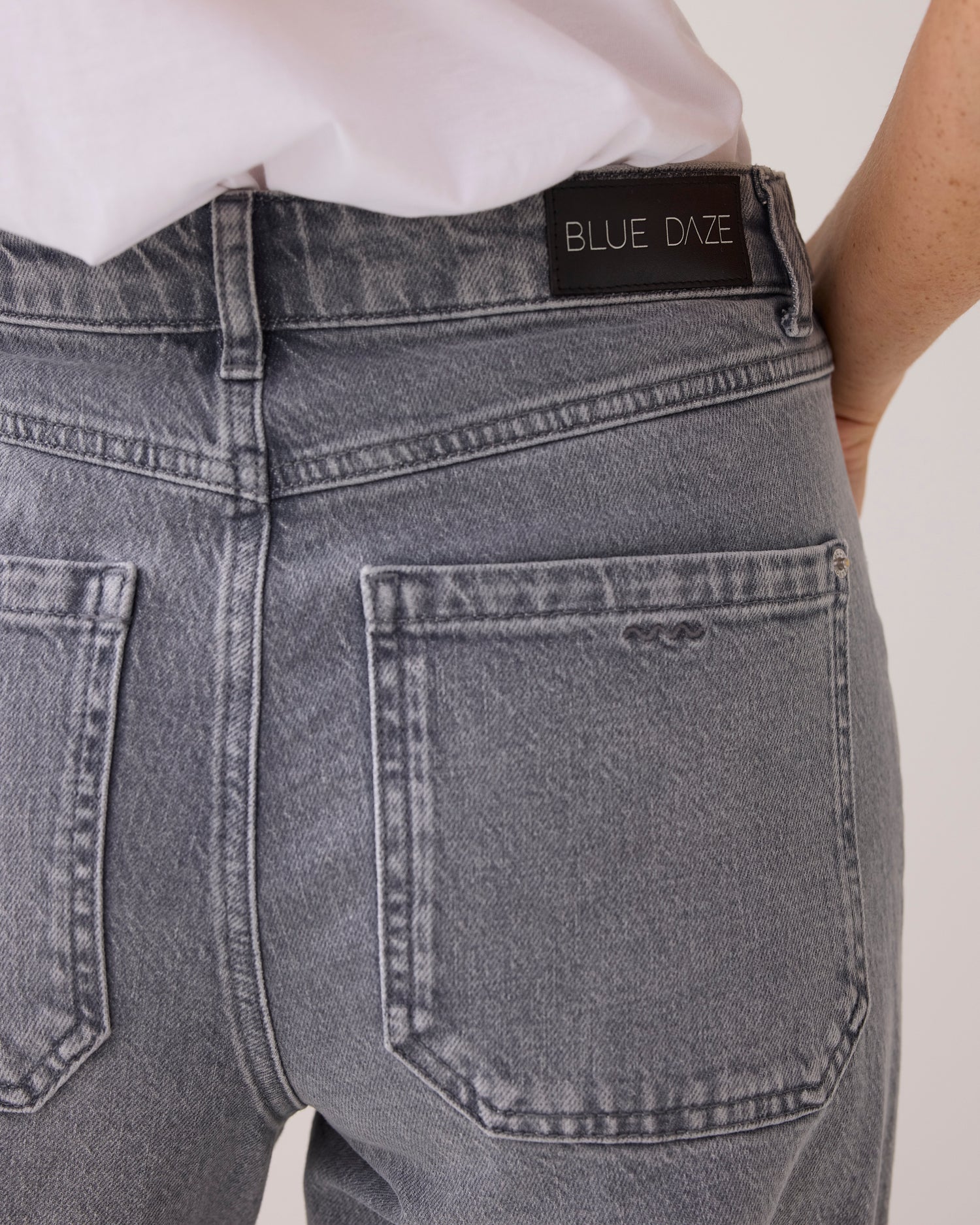 Wide-leg jeans