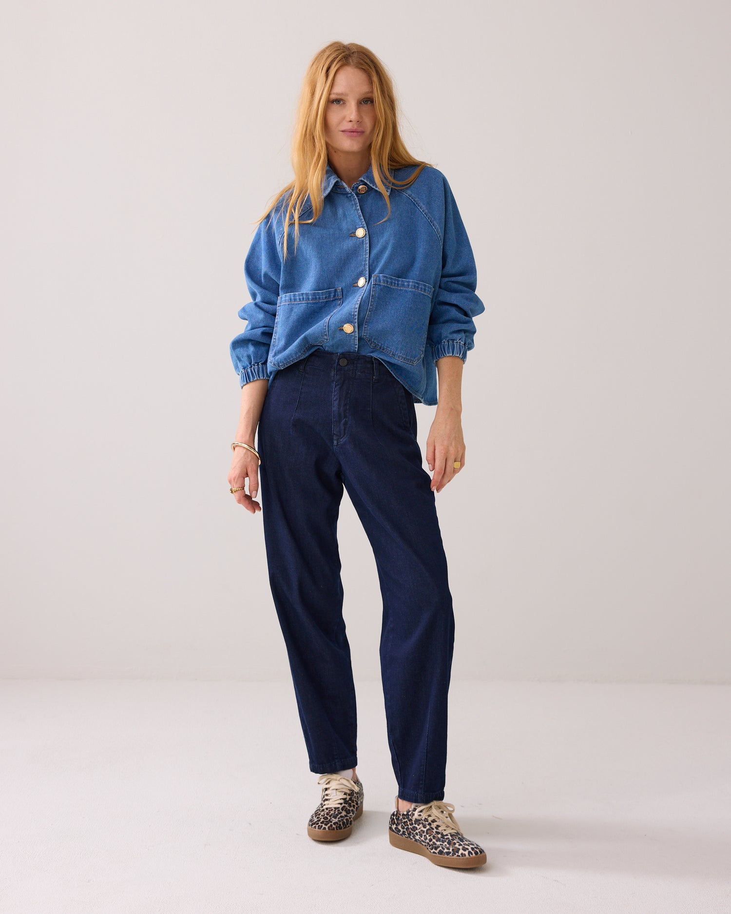 Loose tapered jeans
