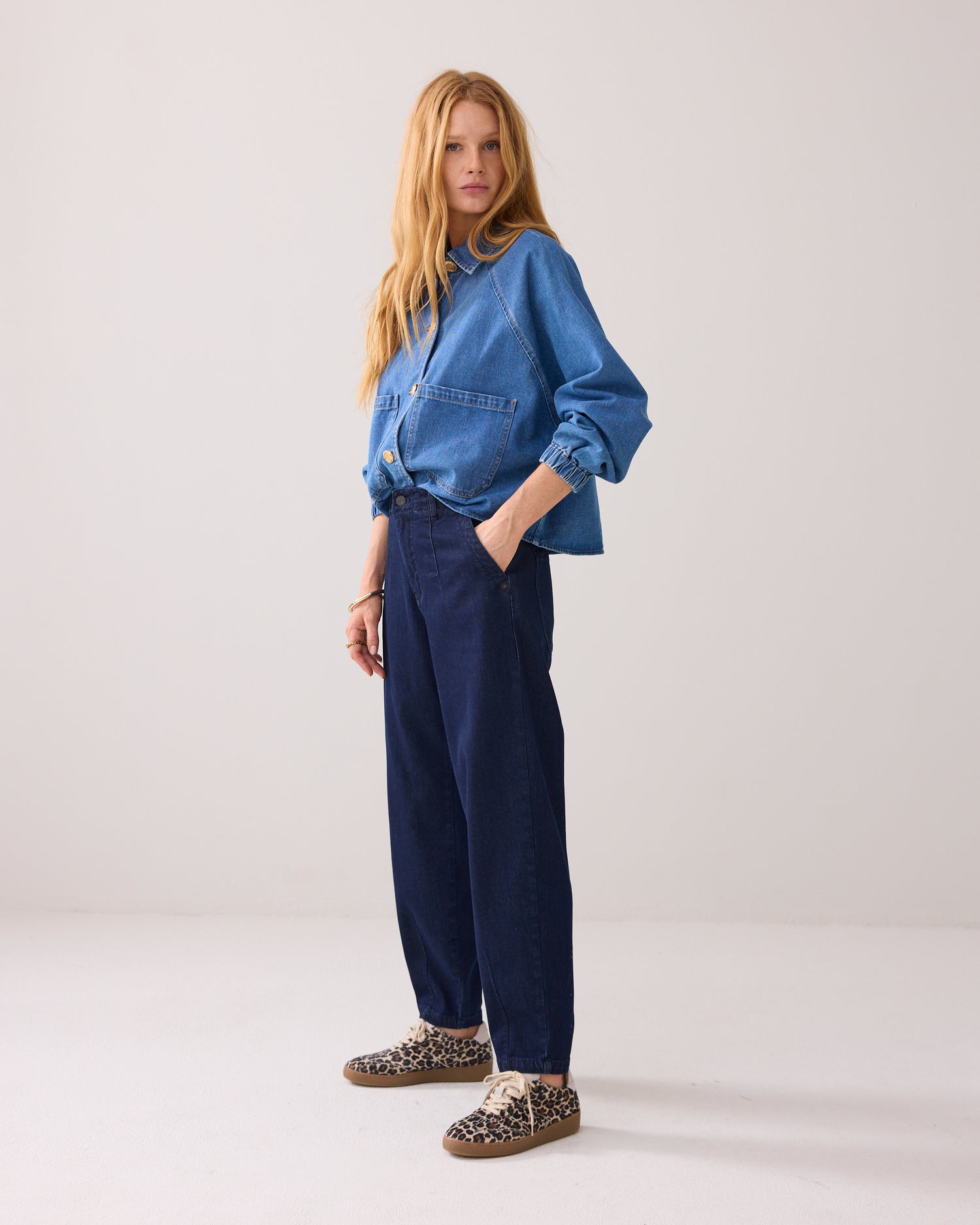Loose tapered jeans
