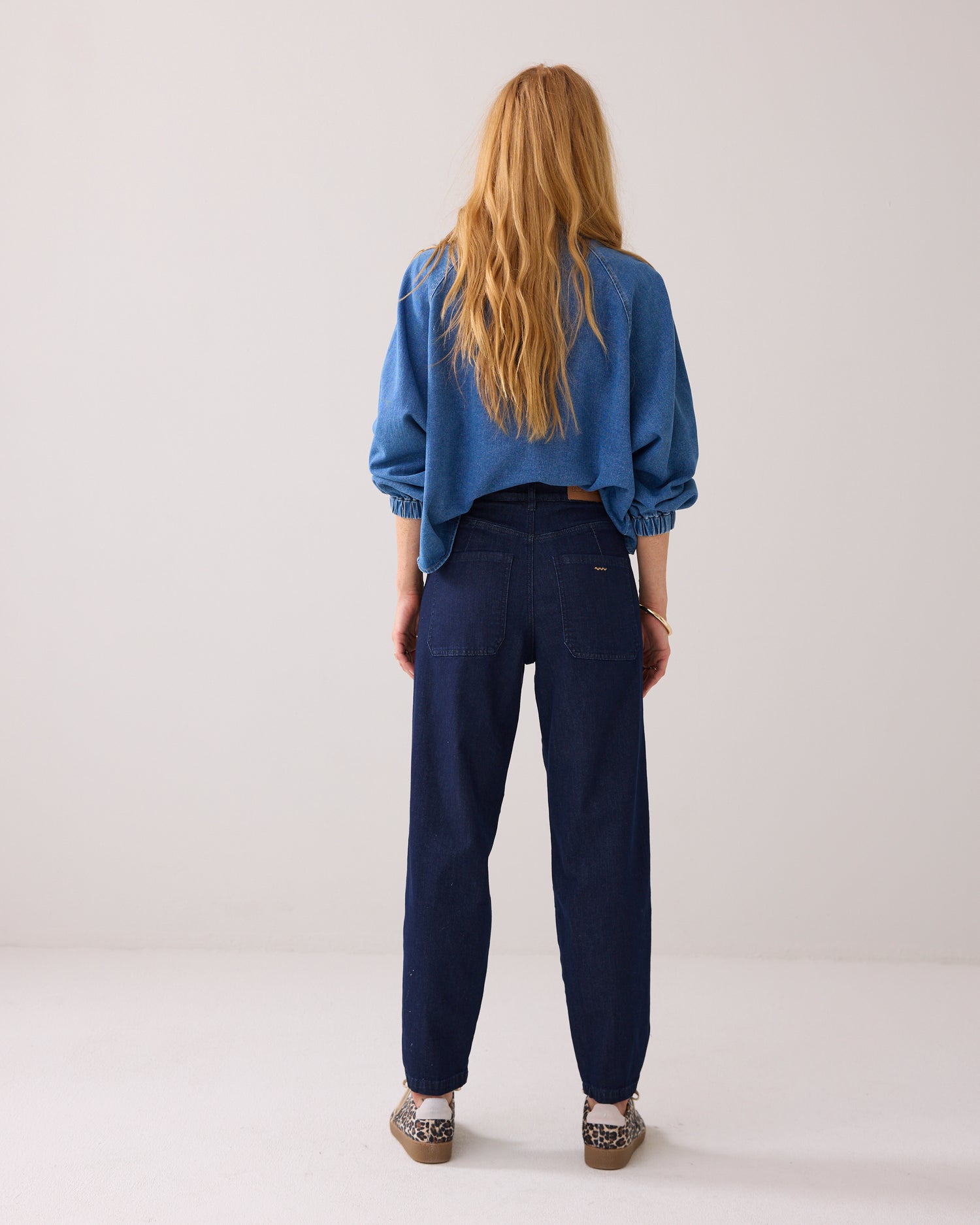 Loose tapered jeans
