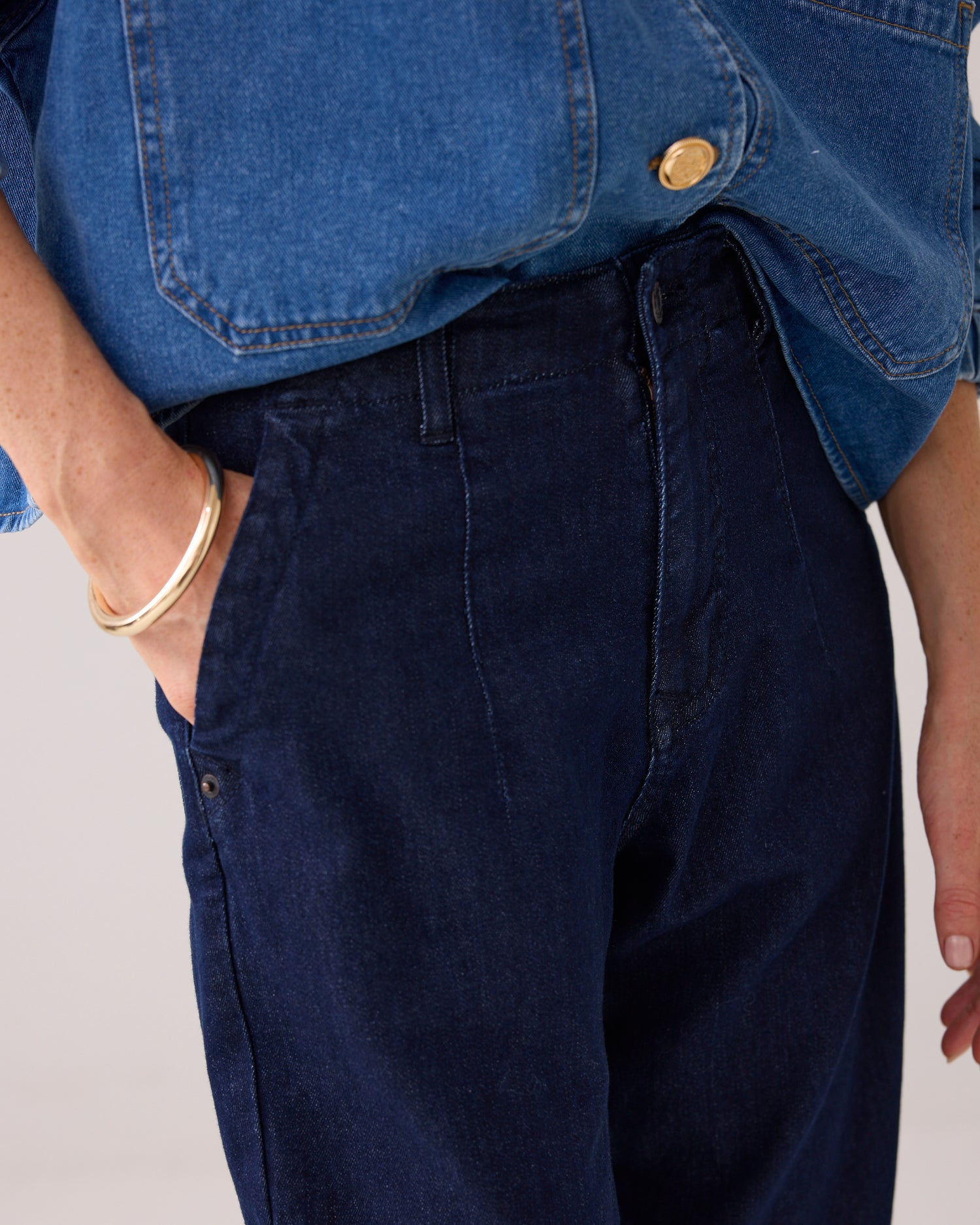 Loose tapered jeans