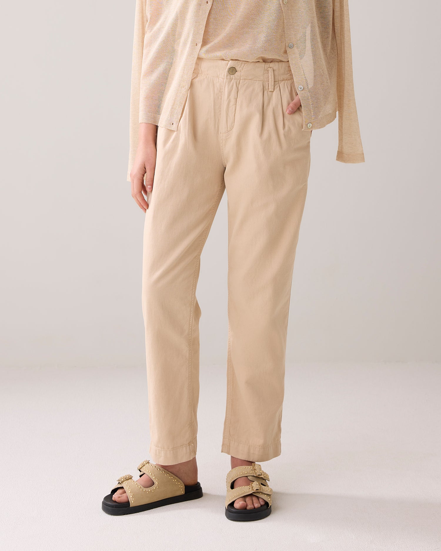 Tapered trousers in linen blend