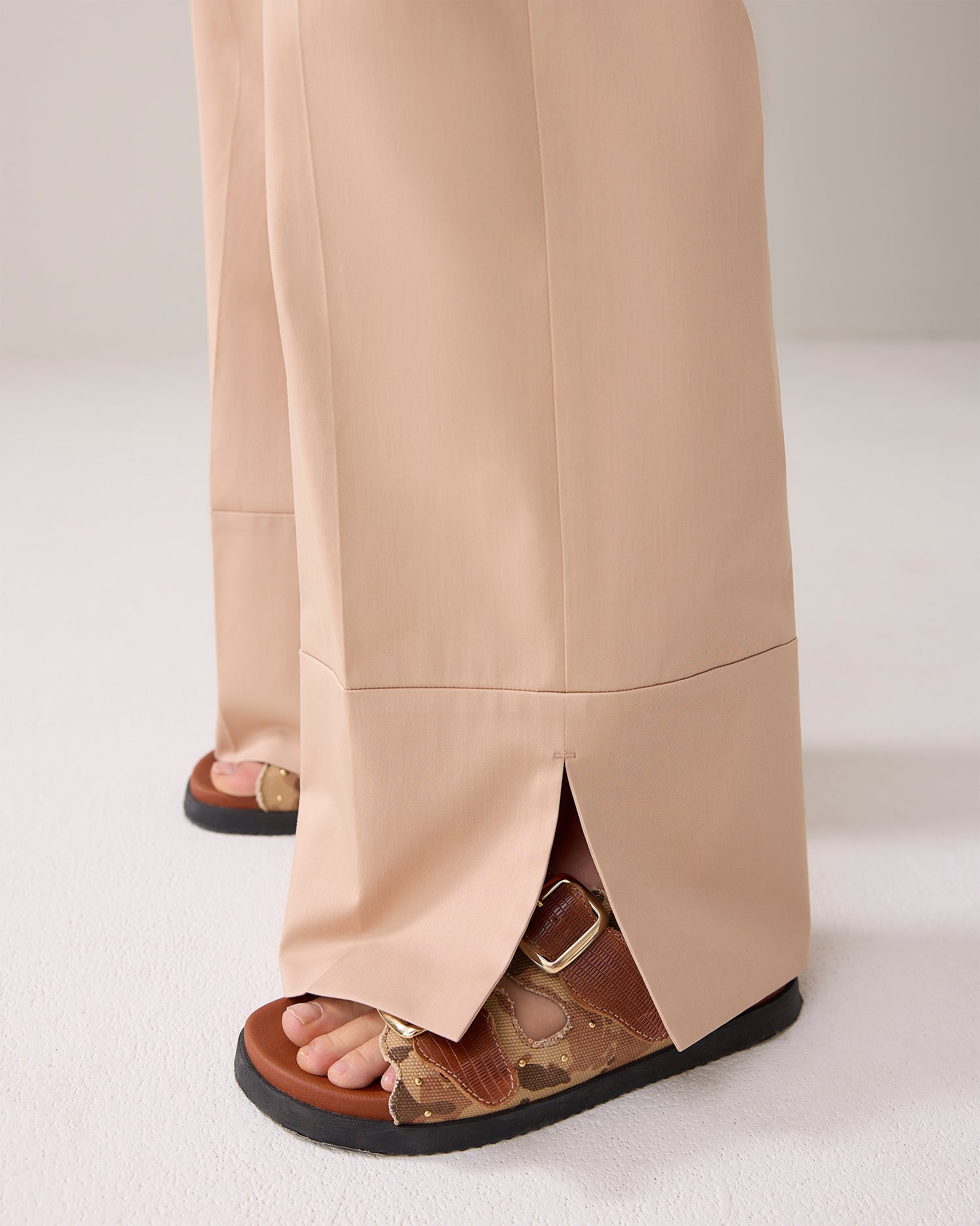 Long trousers with slit