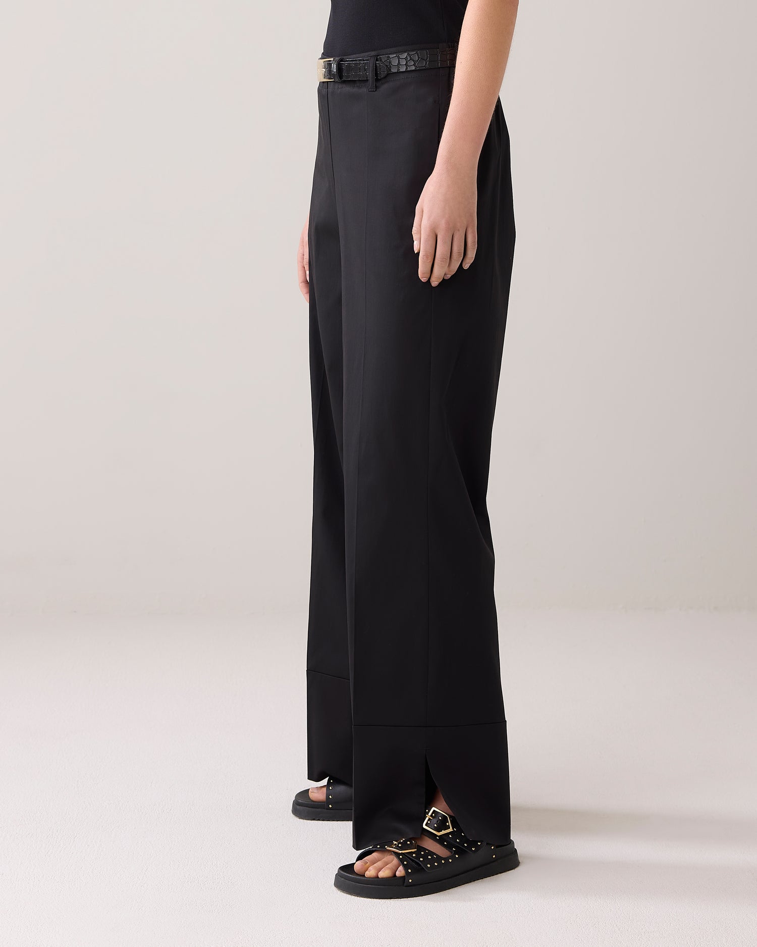 Long trousers with slit