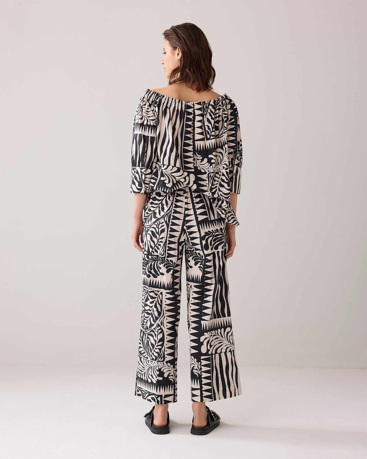 7/8th length two-tone trousers