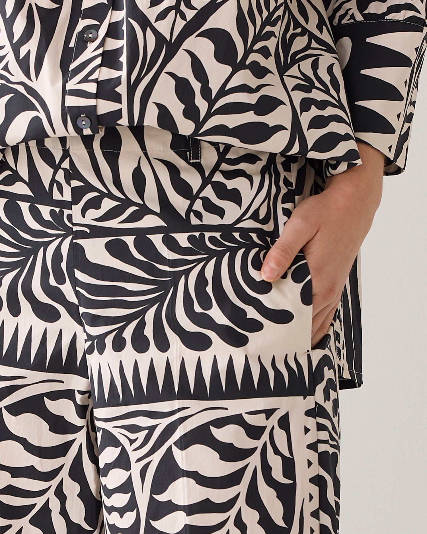 7/8th length two-tone trousers