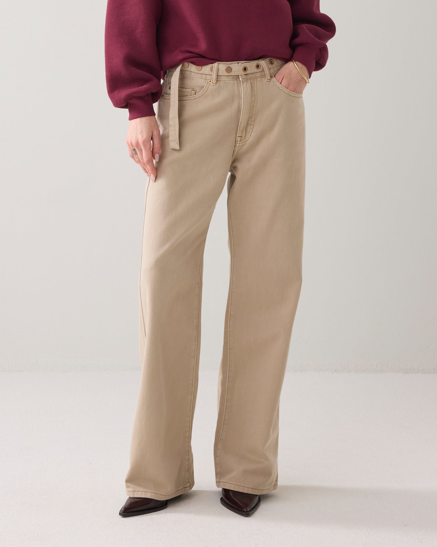 Light wide-leg jeans