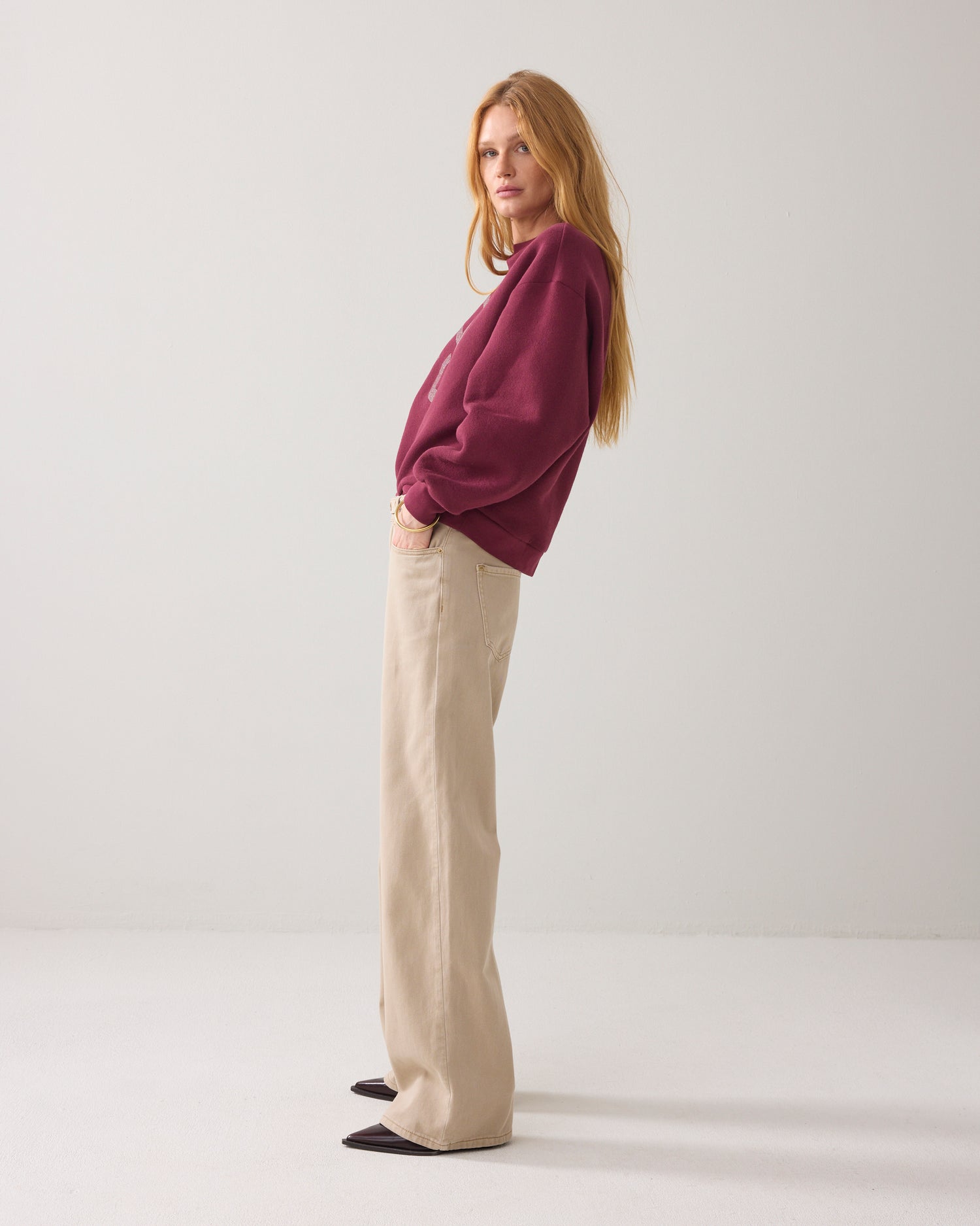 Light wide-leg jeans